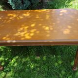 Country table fluted feet and turned