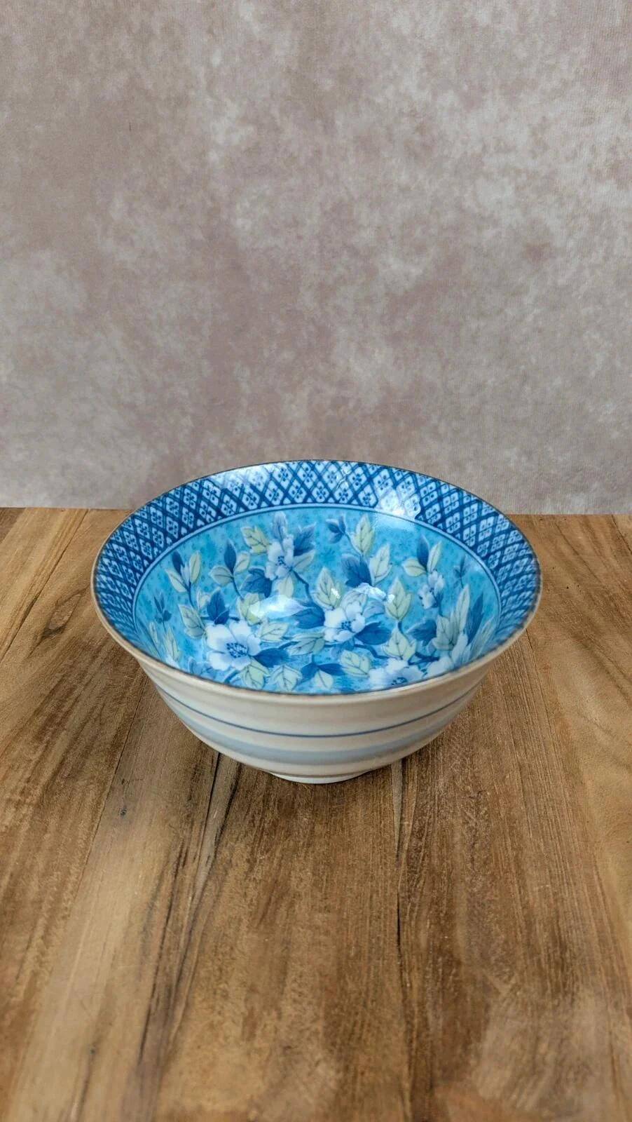 Small Asian bowl with blue floral decoration – Porcelain