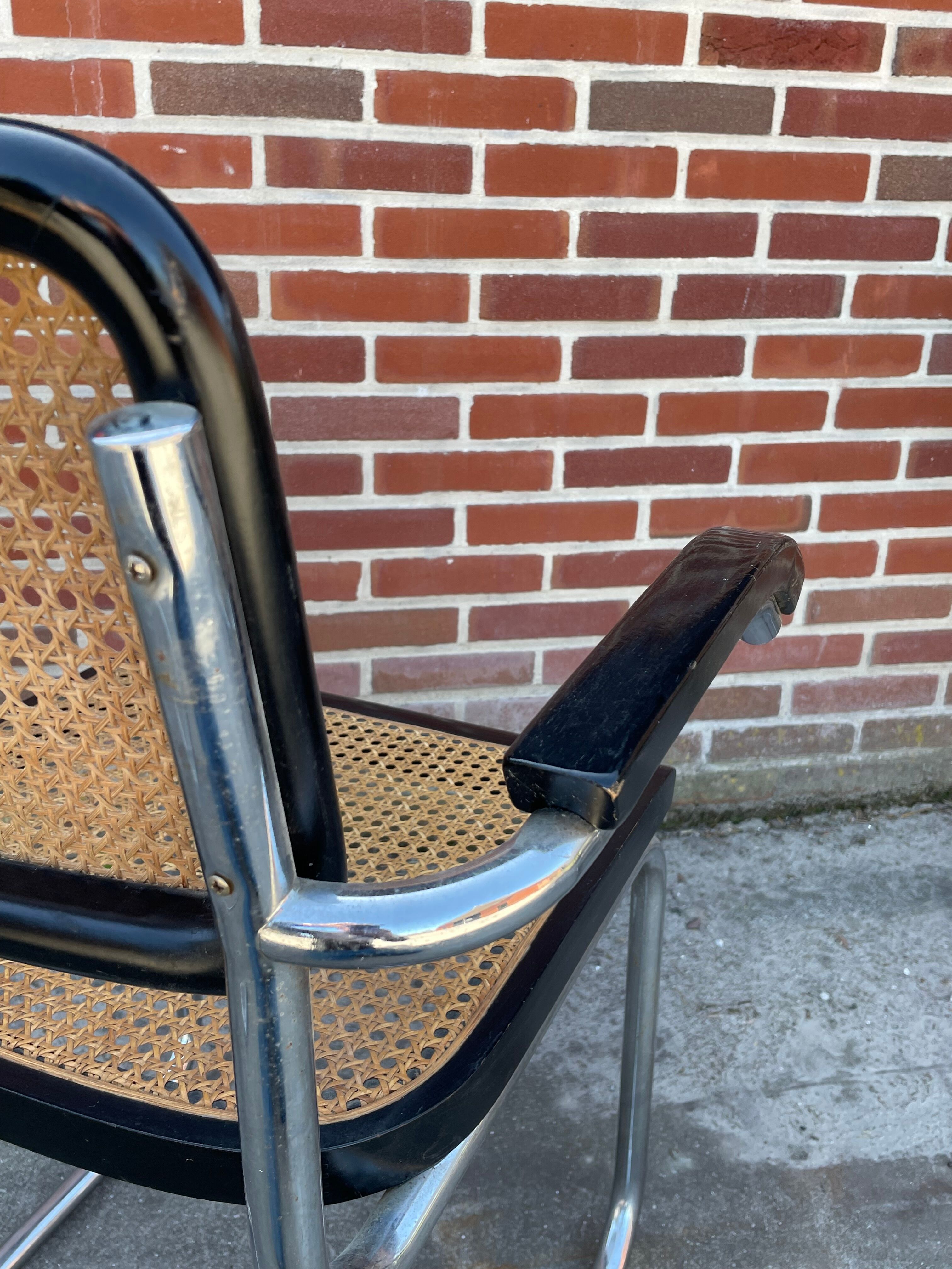 Set of 4 chairs model B64 Cesca with armrests in Black and Chrome