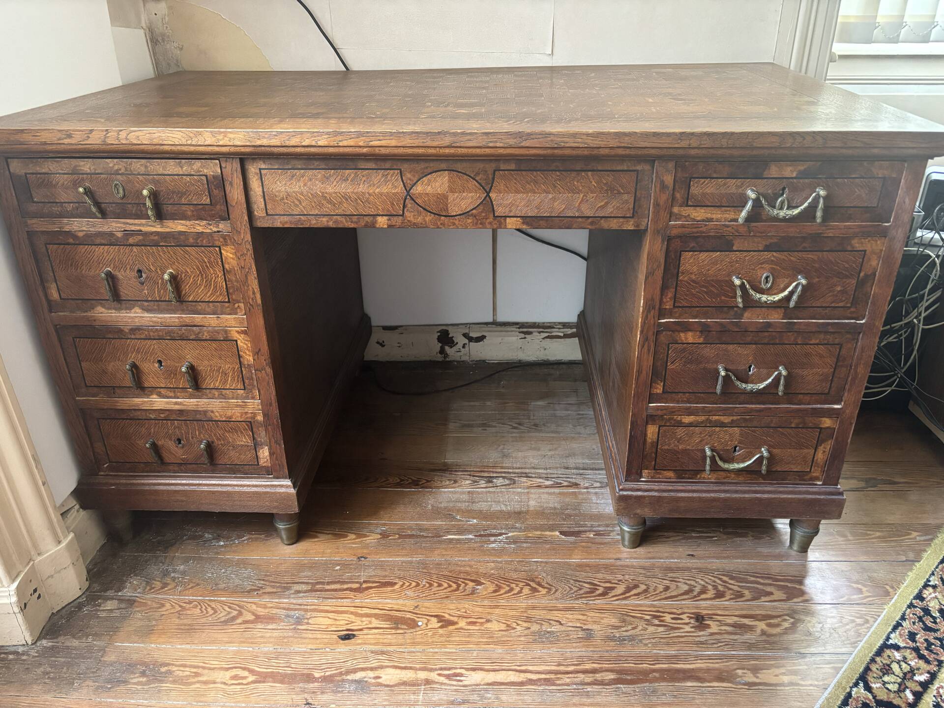 Bureau de ministre à caissons