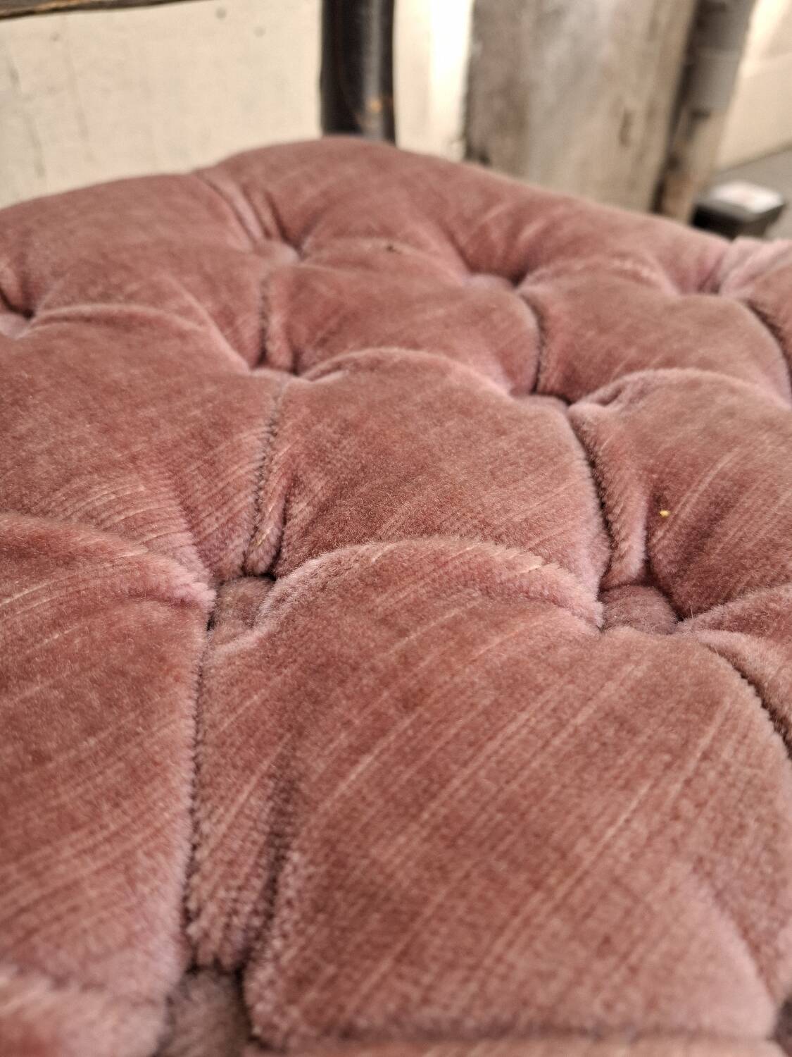 Paire de chaises Napoléon III noir et velours rose