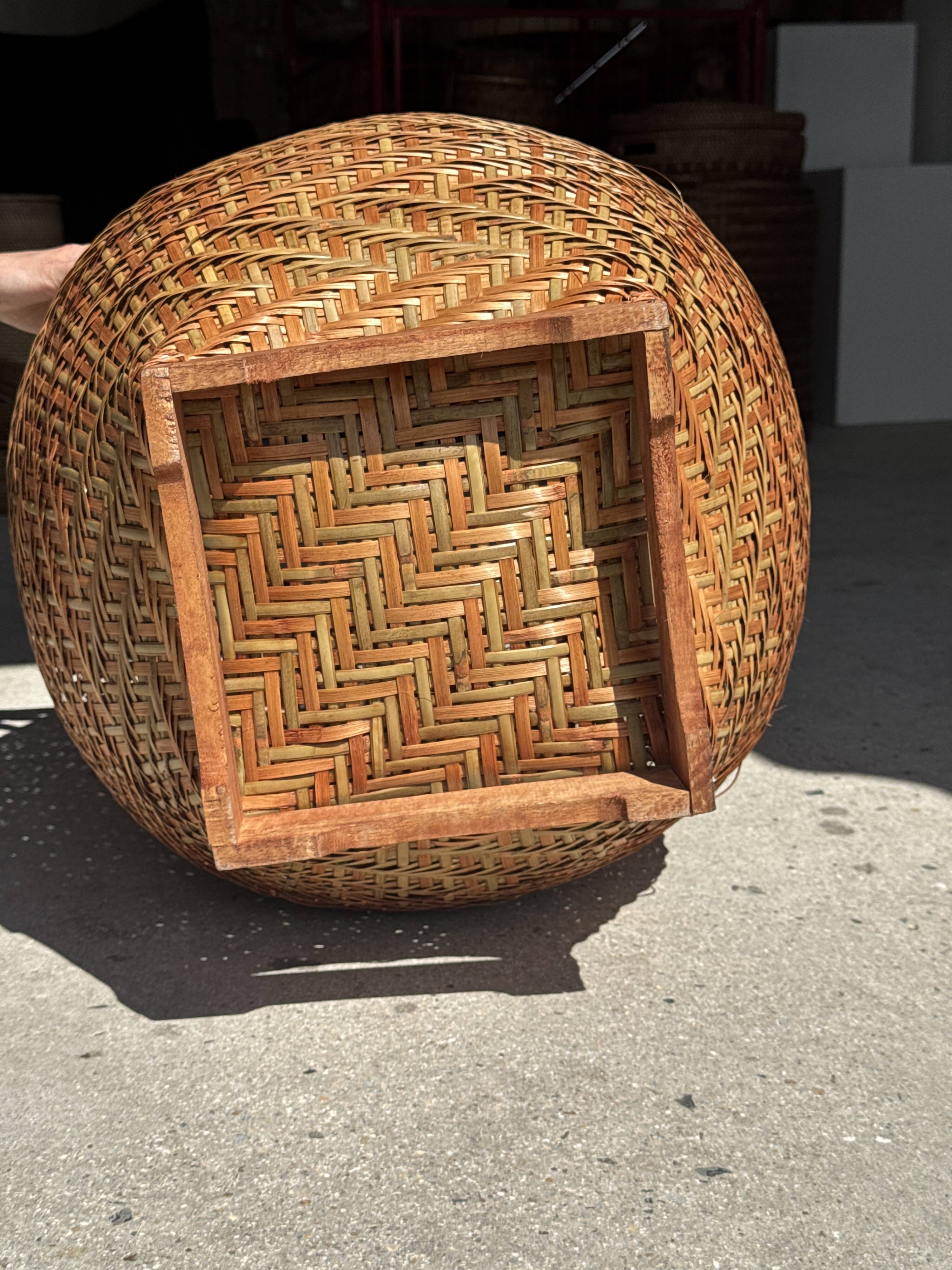 Large oval basket Indonesian weaving with lid H65 D50