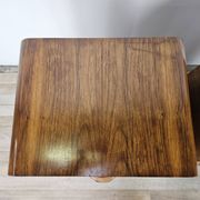 Tables de chevet en noyer Art Déco avec porte et tiroir