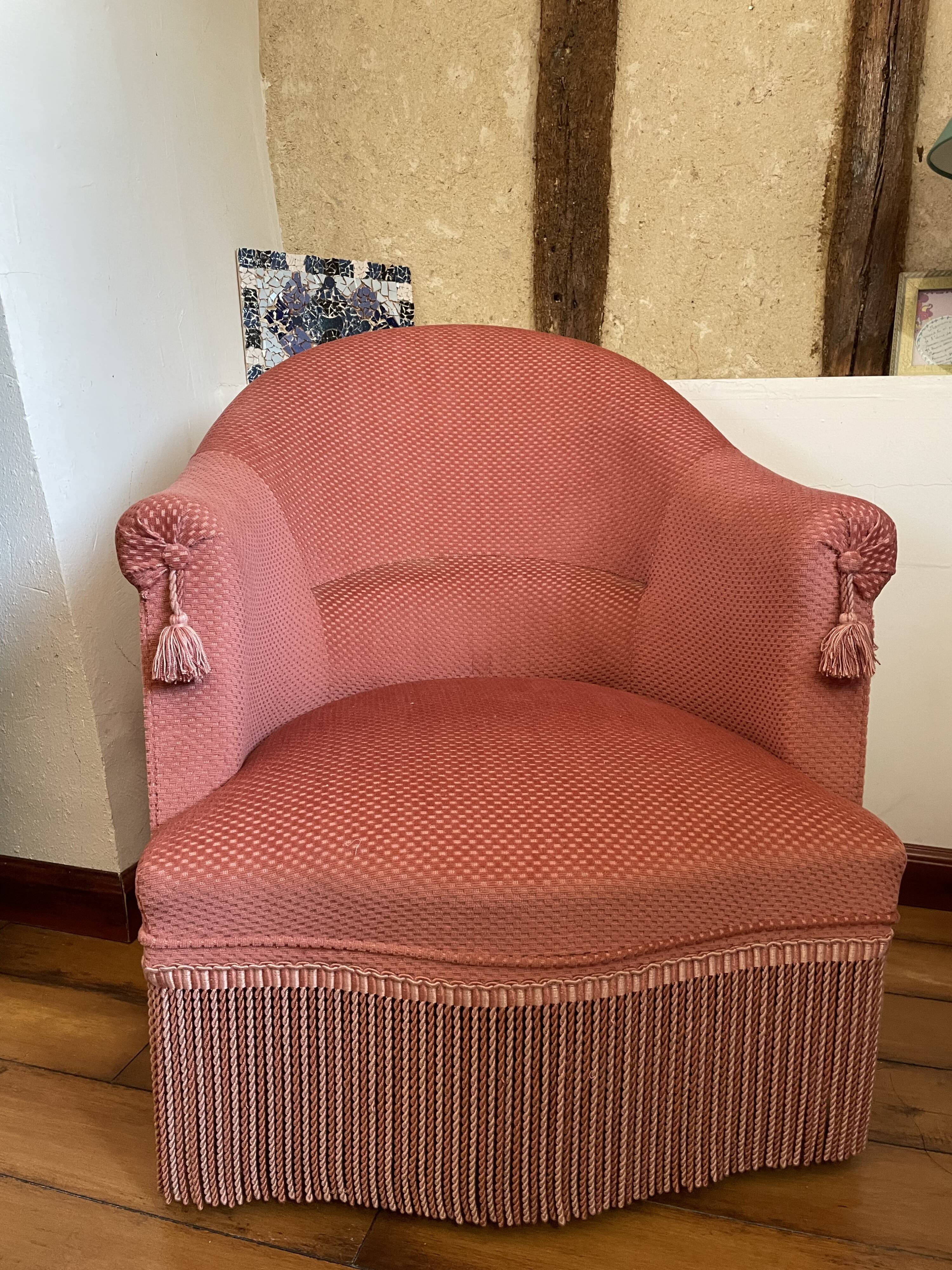 Pink velvet toad armchair