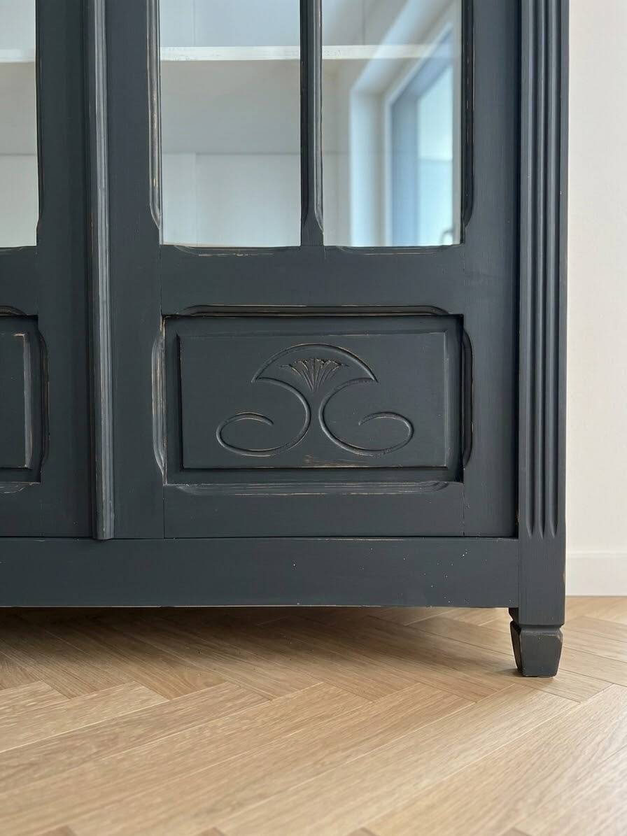Armoire vitrine ancienne patinée