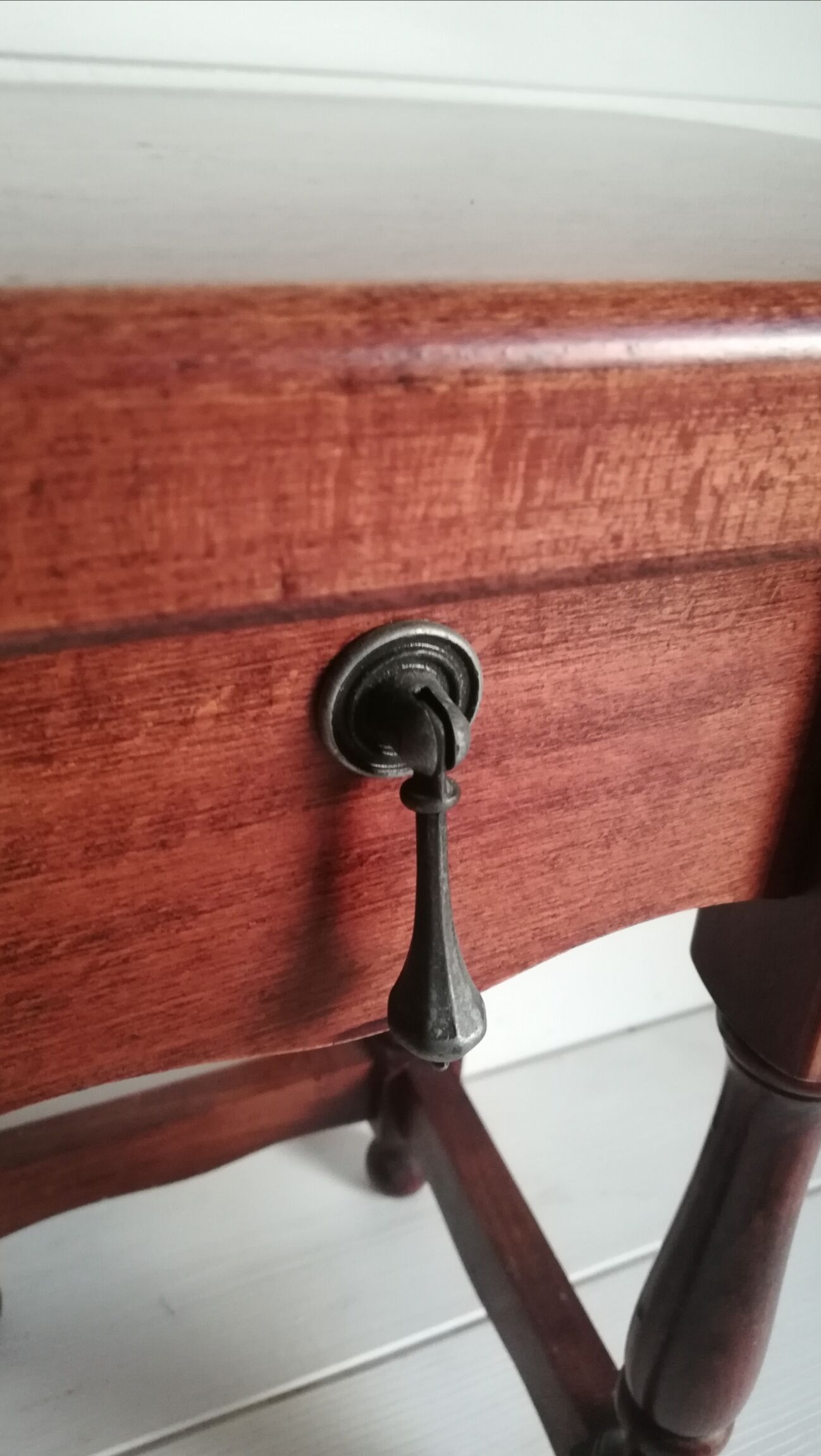 Bedside table / Plant holder