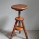 Tabouret à vis en bois