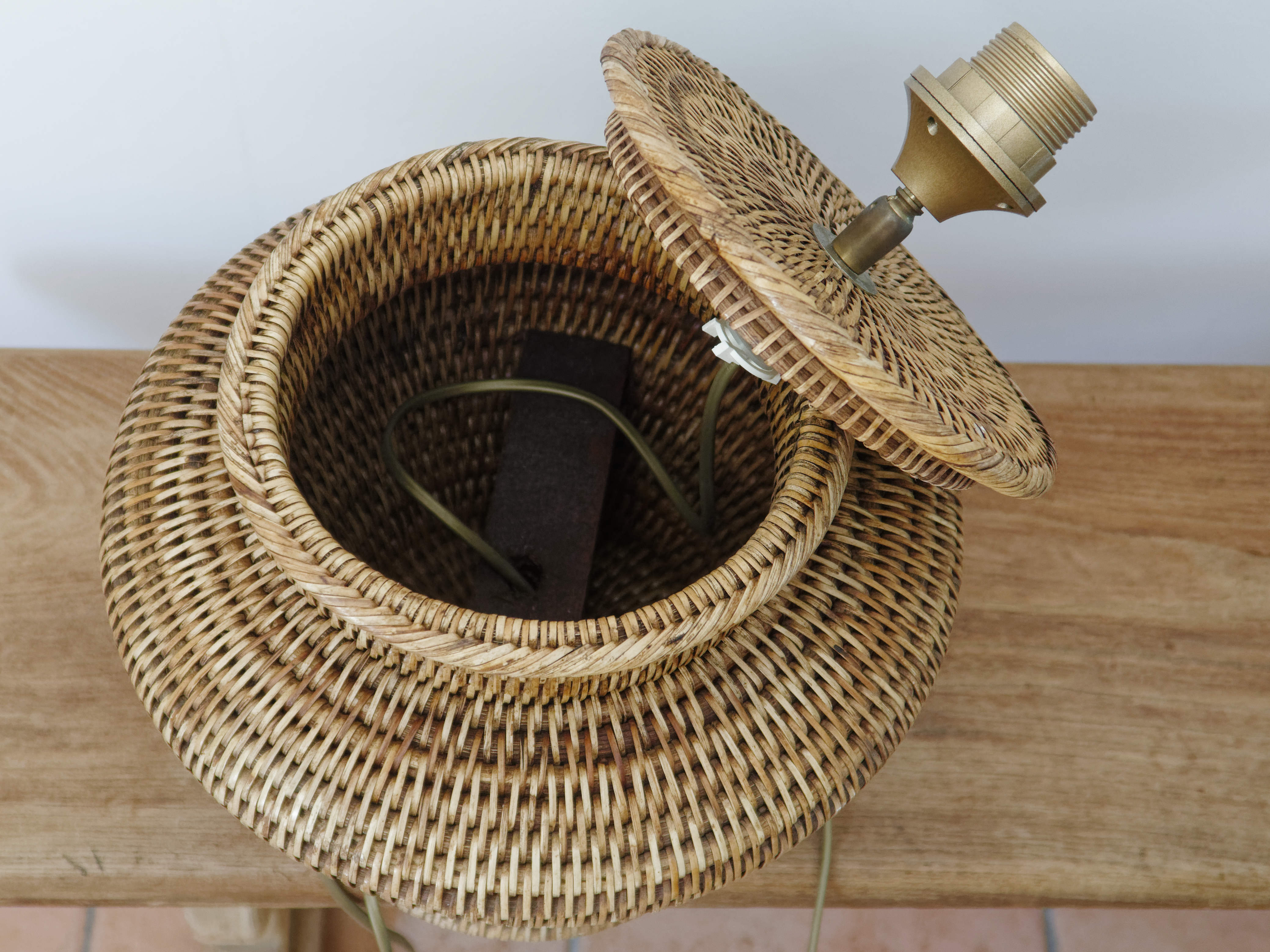 Vintage rattan table lamp foot