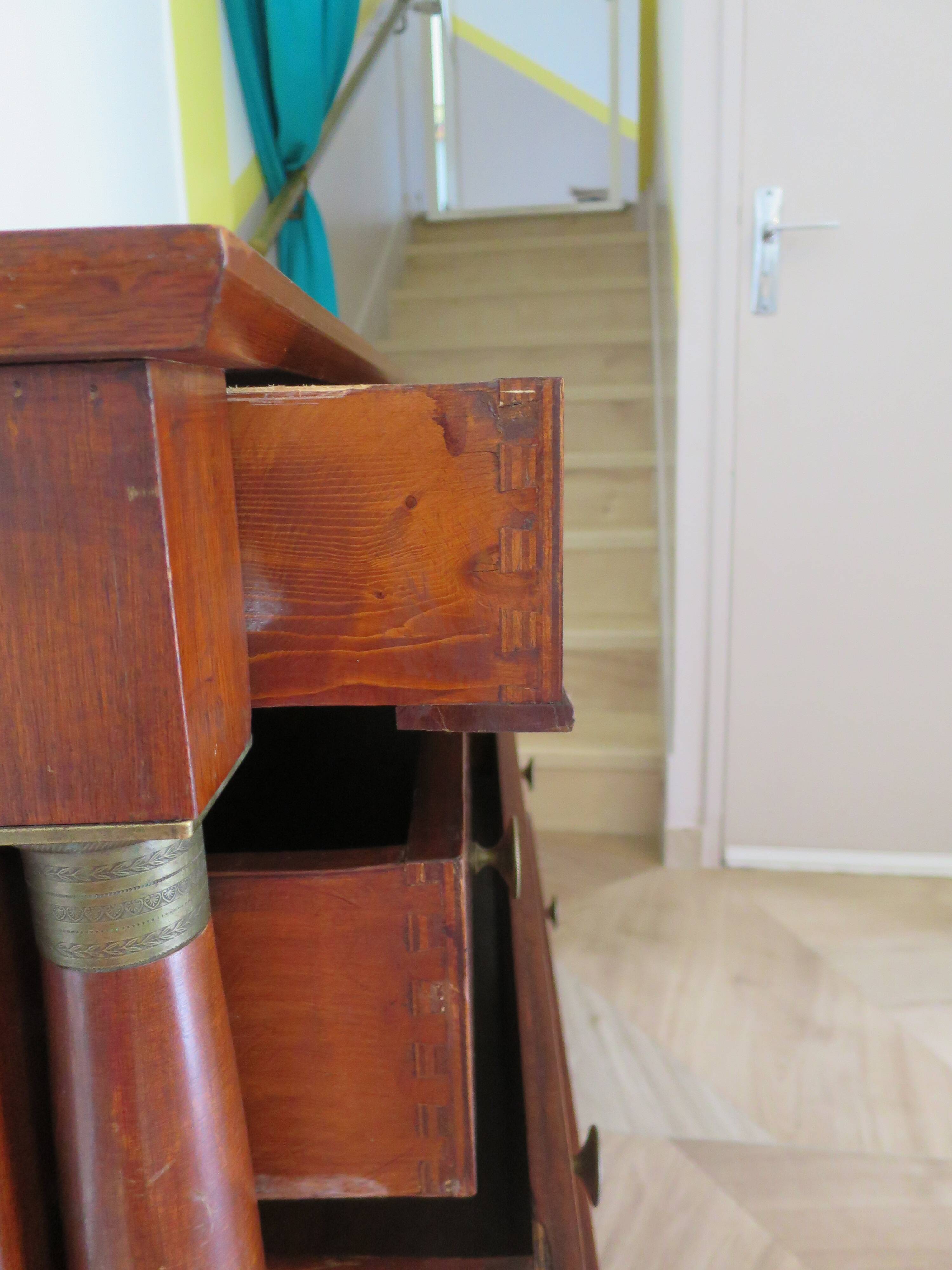 4-drawer chest of drawers - empire style - with detached columns - mahogany-bronze stain