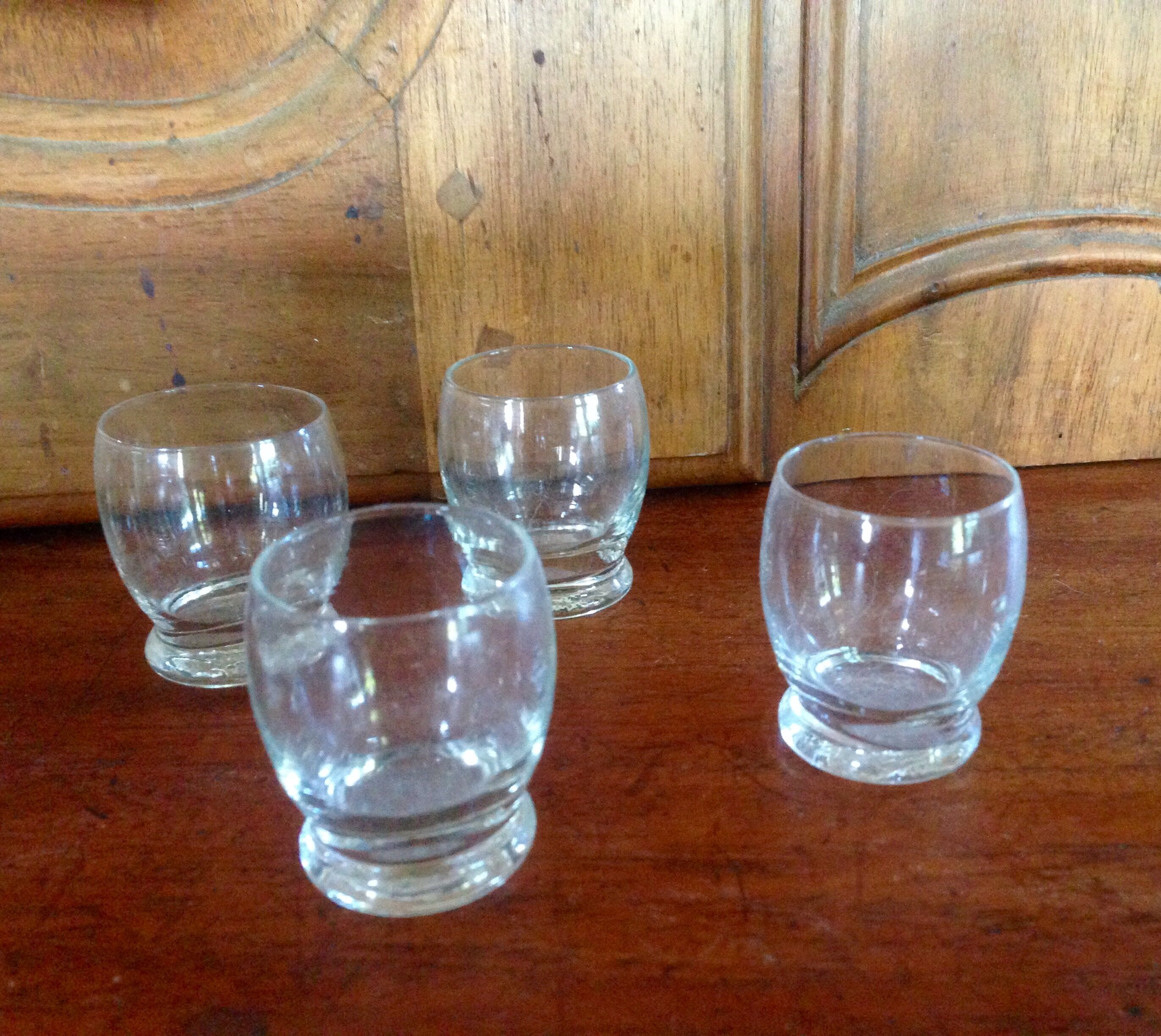 Verres anciens à liqueurs