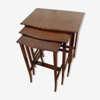 Mahogany gigognes tables