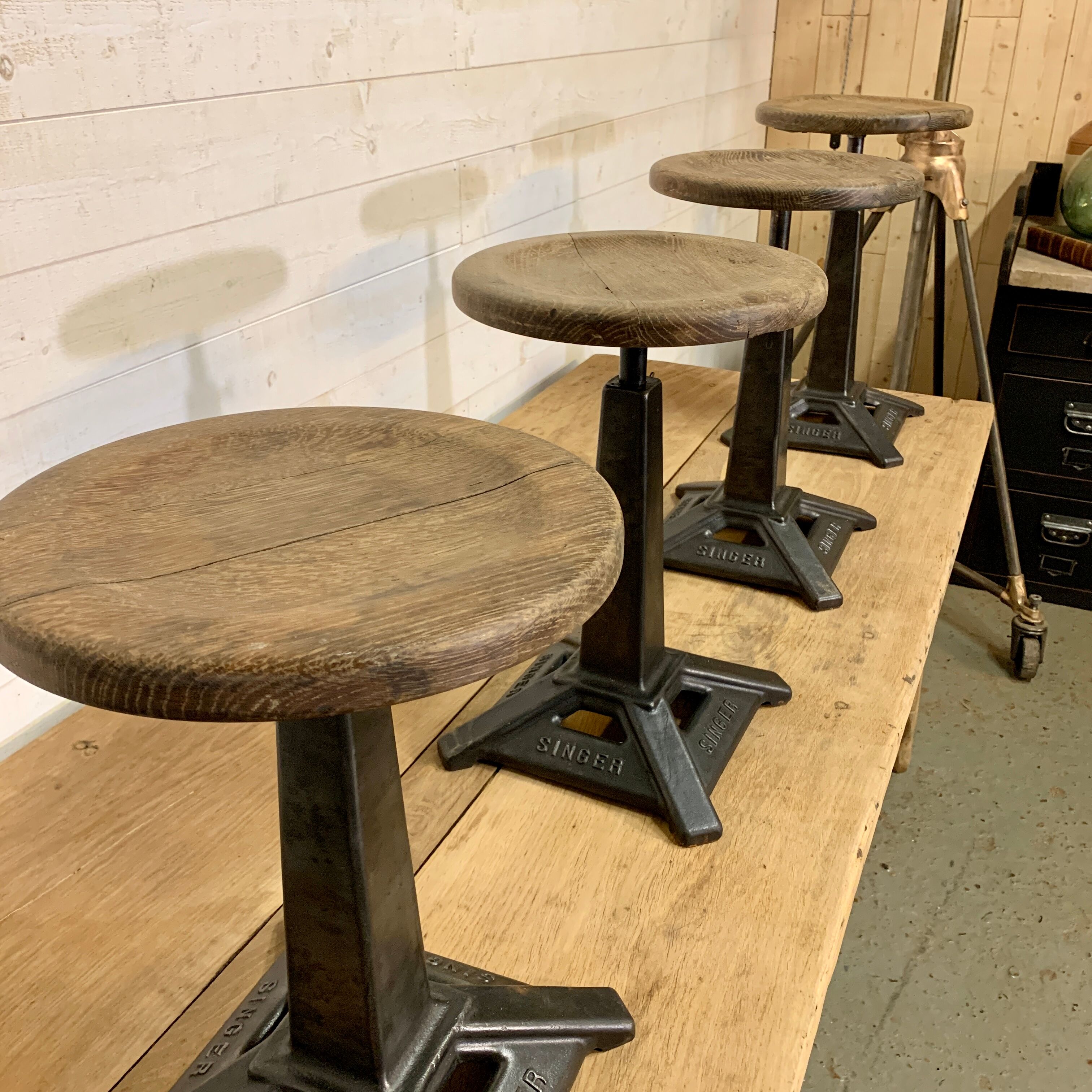 Singer industrial foot stool "Eiffel"