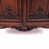 Commode ancienne en bois et pierre, France, fin du XIXe siècle.