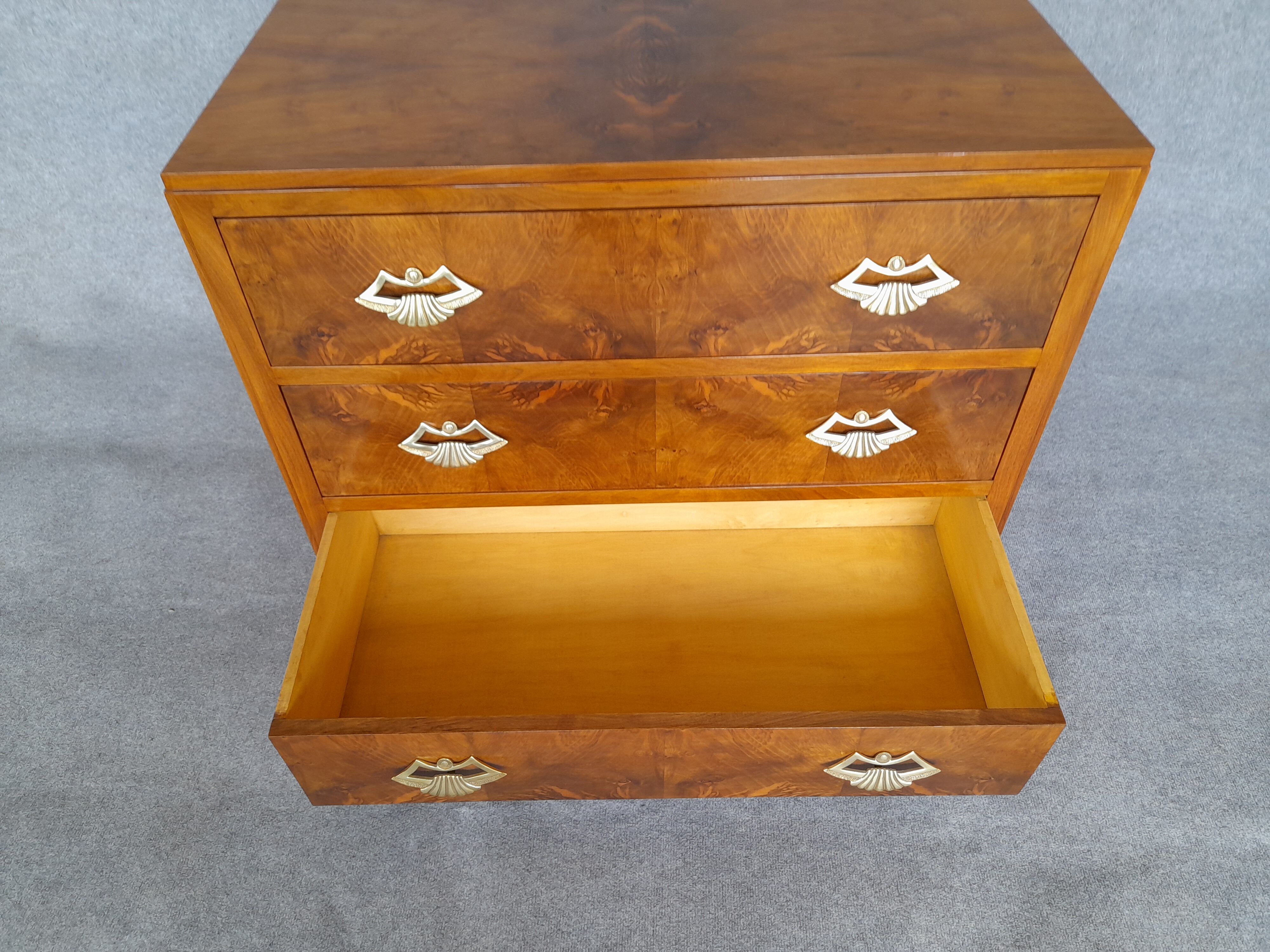Commode en noyer