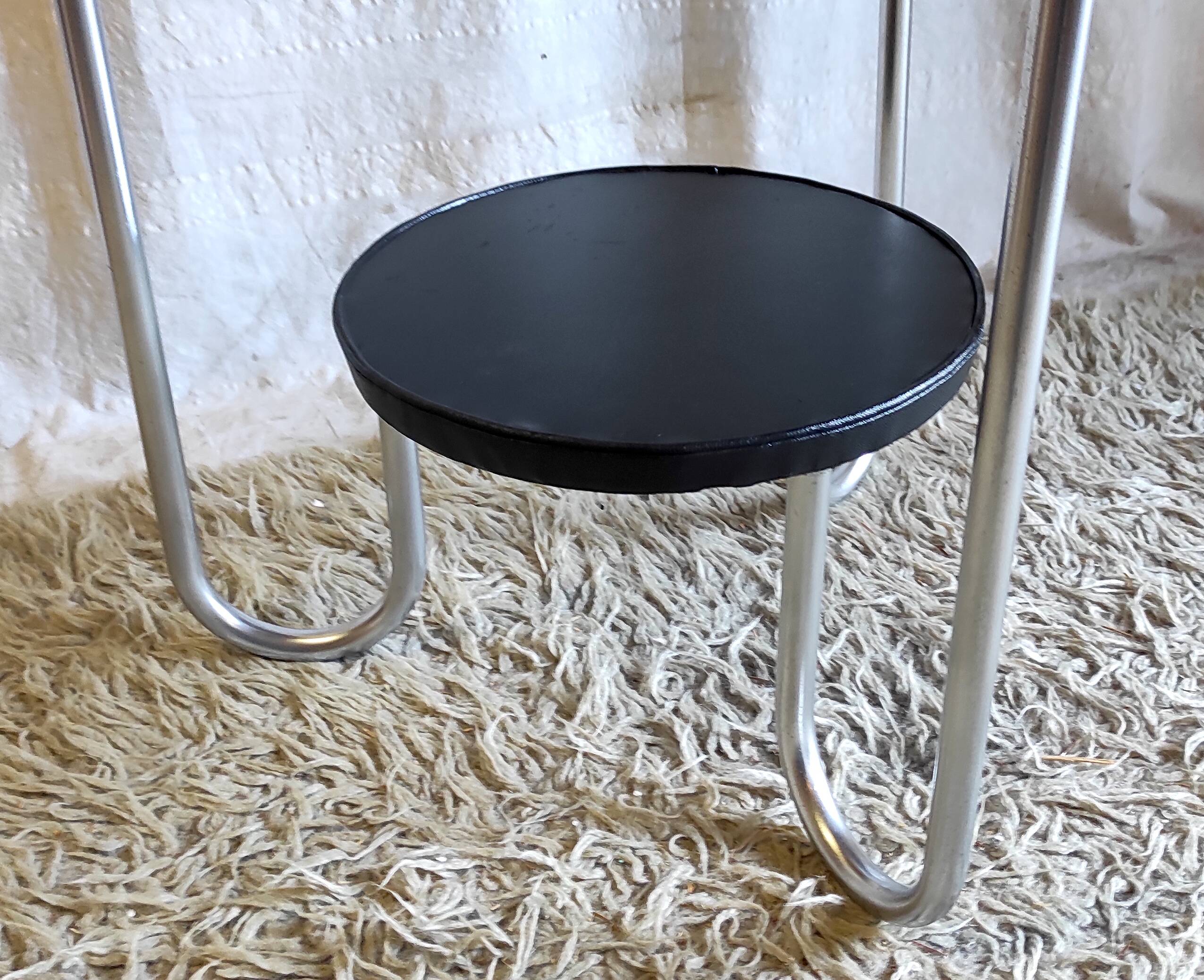 Tripod side table in Bauhaus style, metal and wood - mid 20th century.