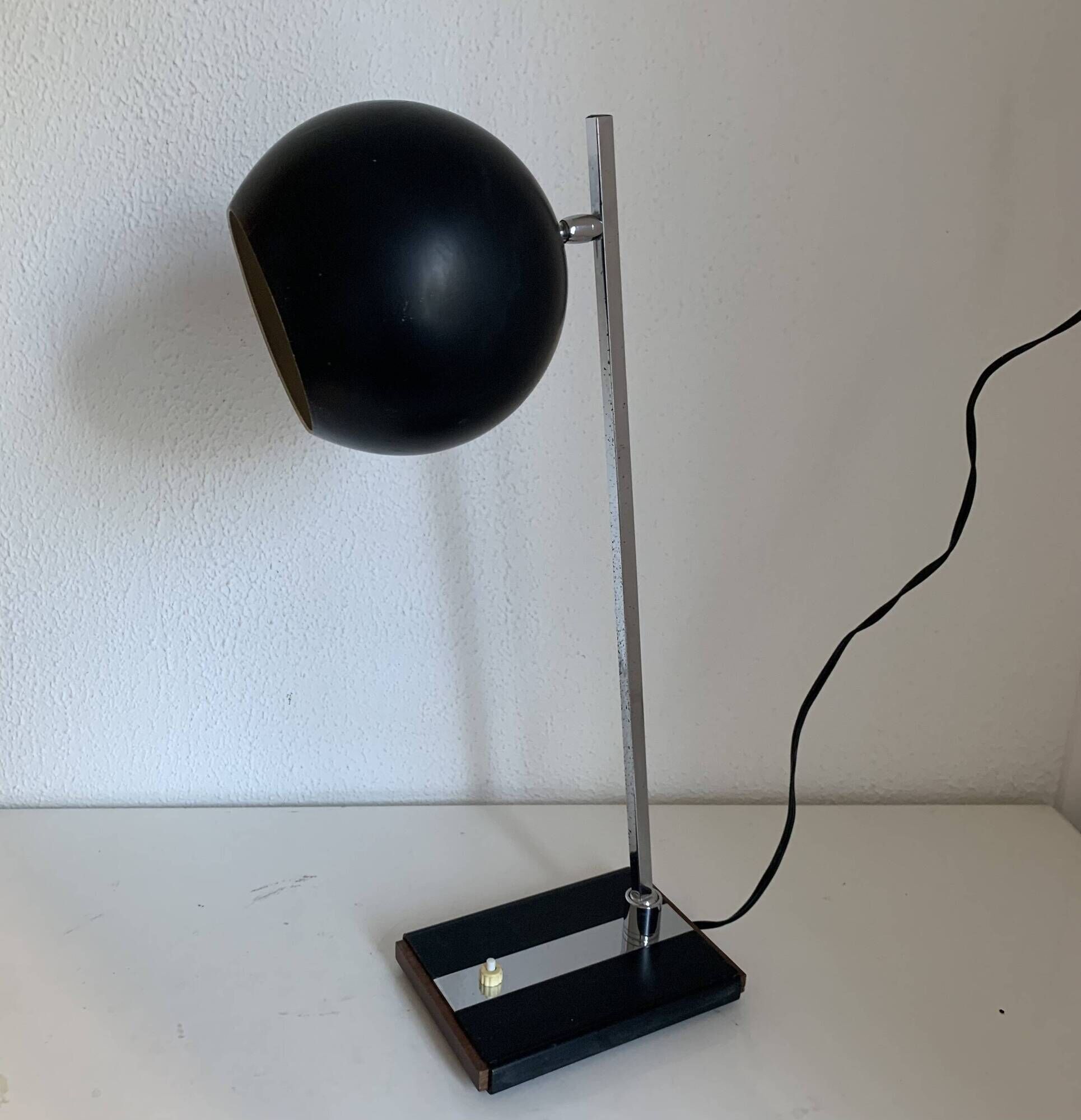 Large vintage 1960s eyeball design black and wood desk lamp - 50 cm