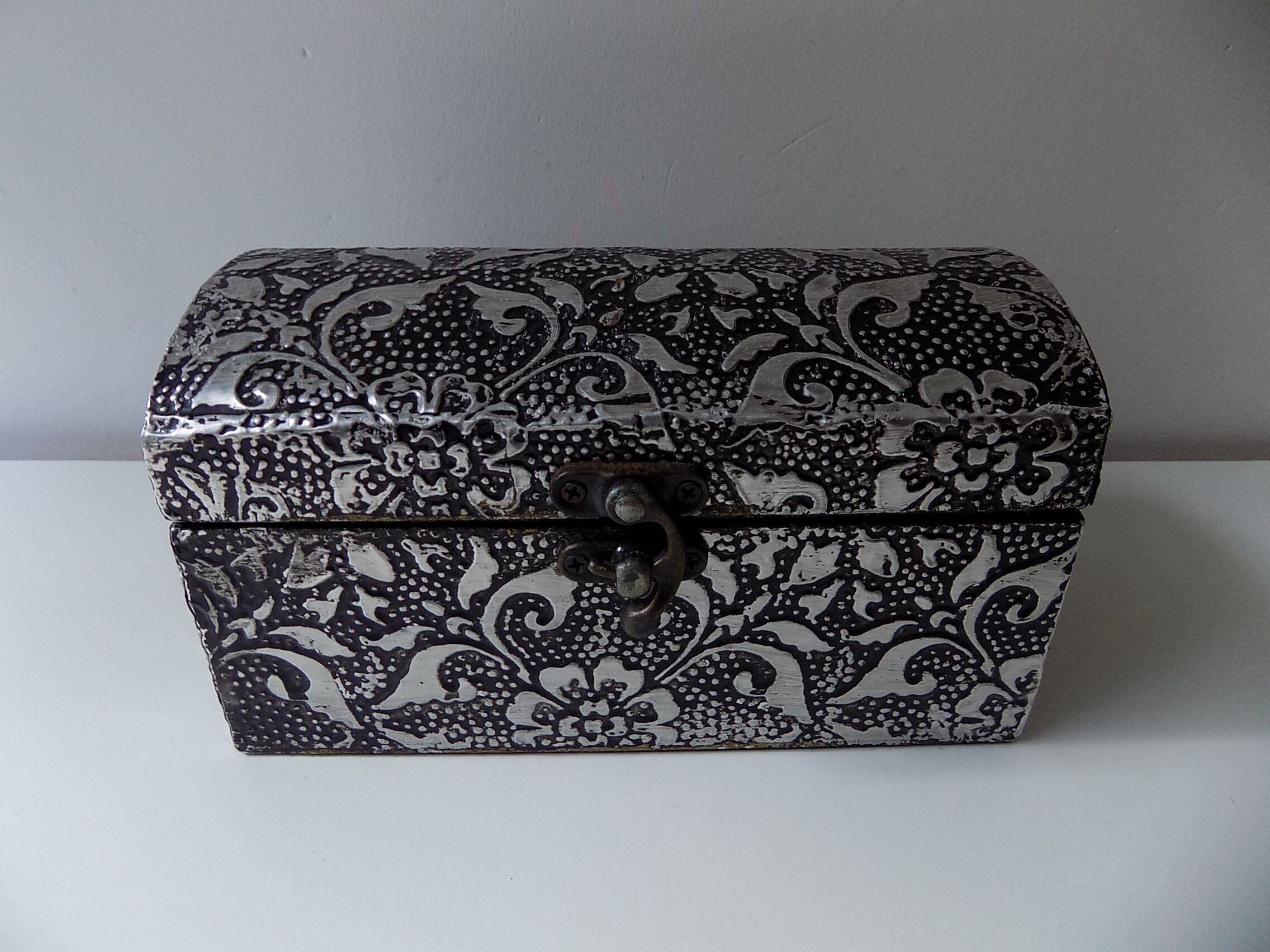 Silver metal jewelry box