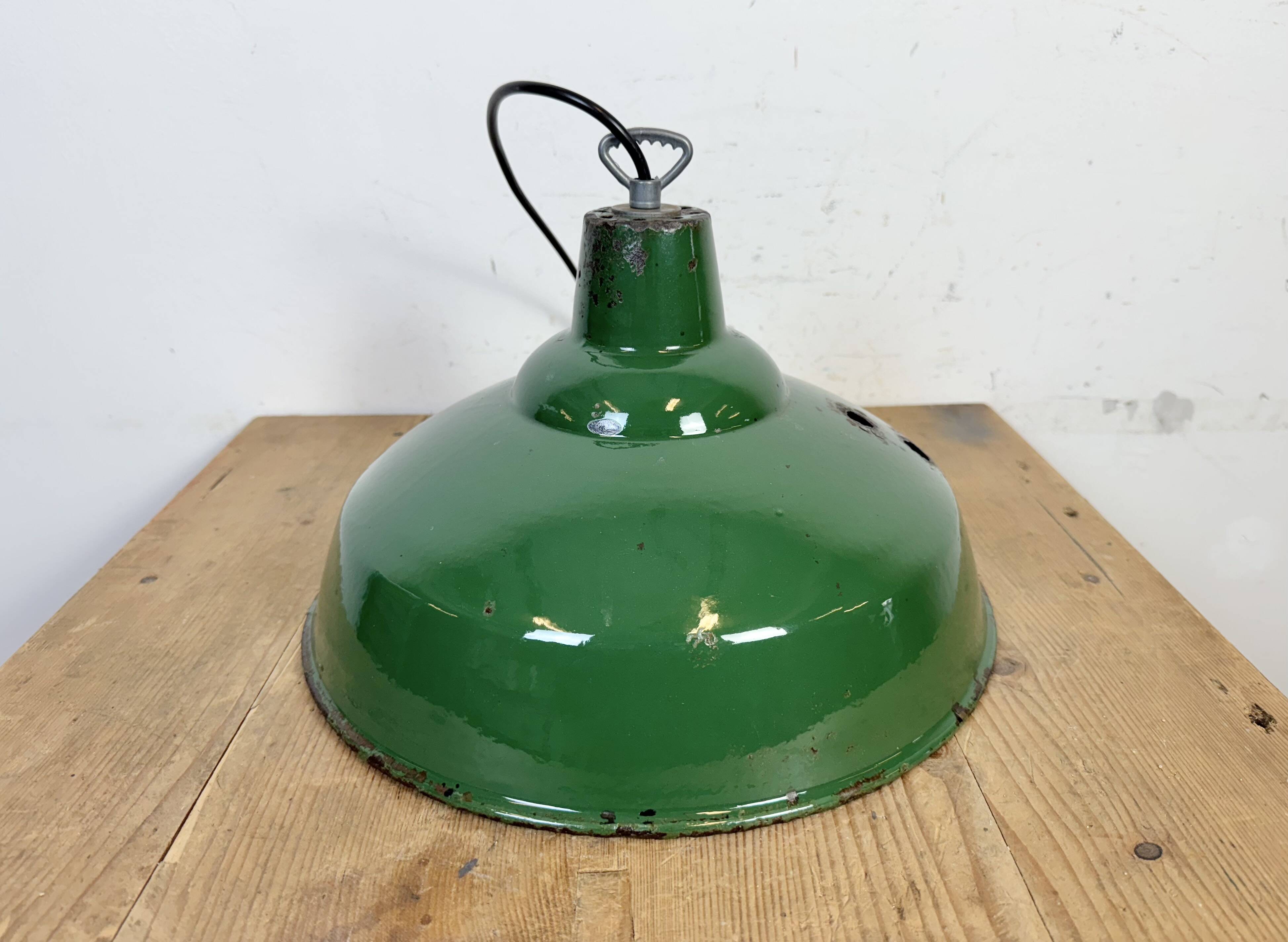 Industrial British Green Enamel Factory Pendant Lamp, 1960s