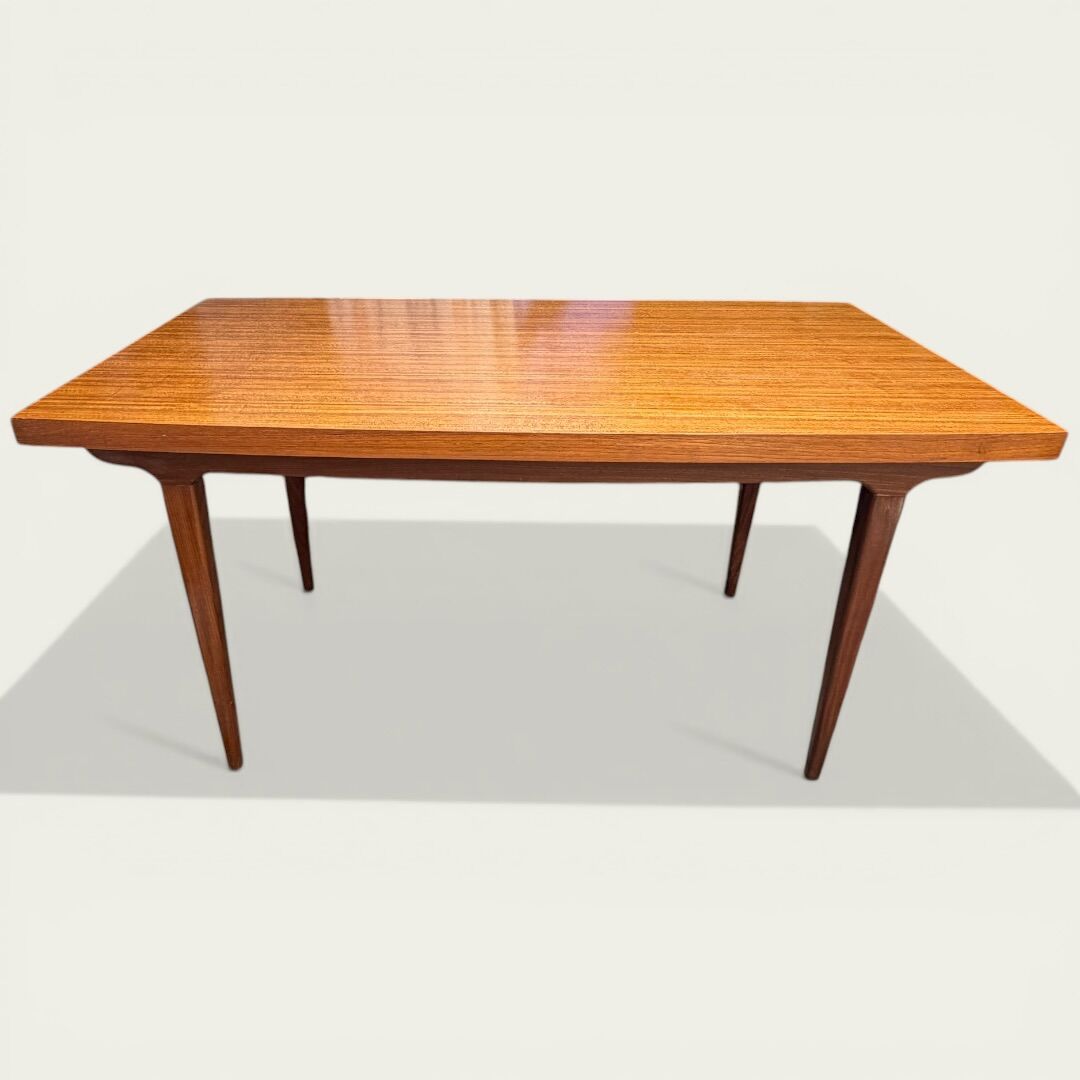 Scandinavian extendable dining table in Teak 1960