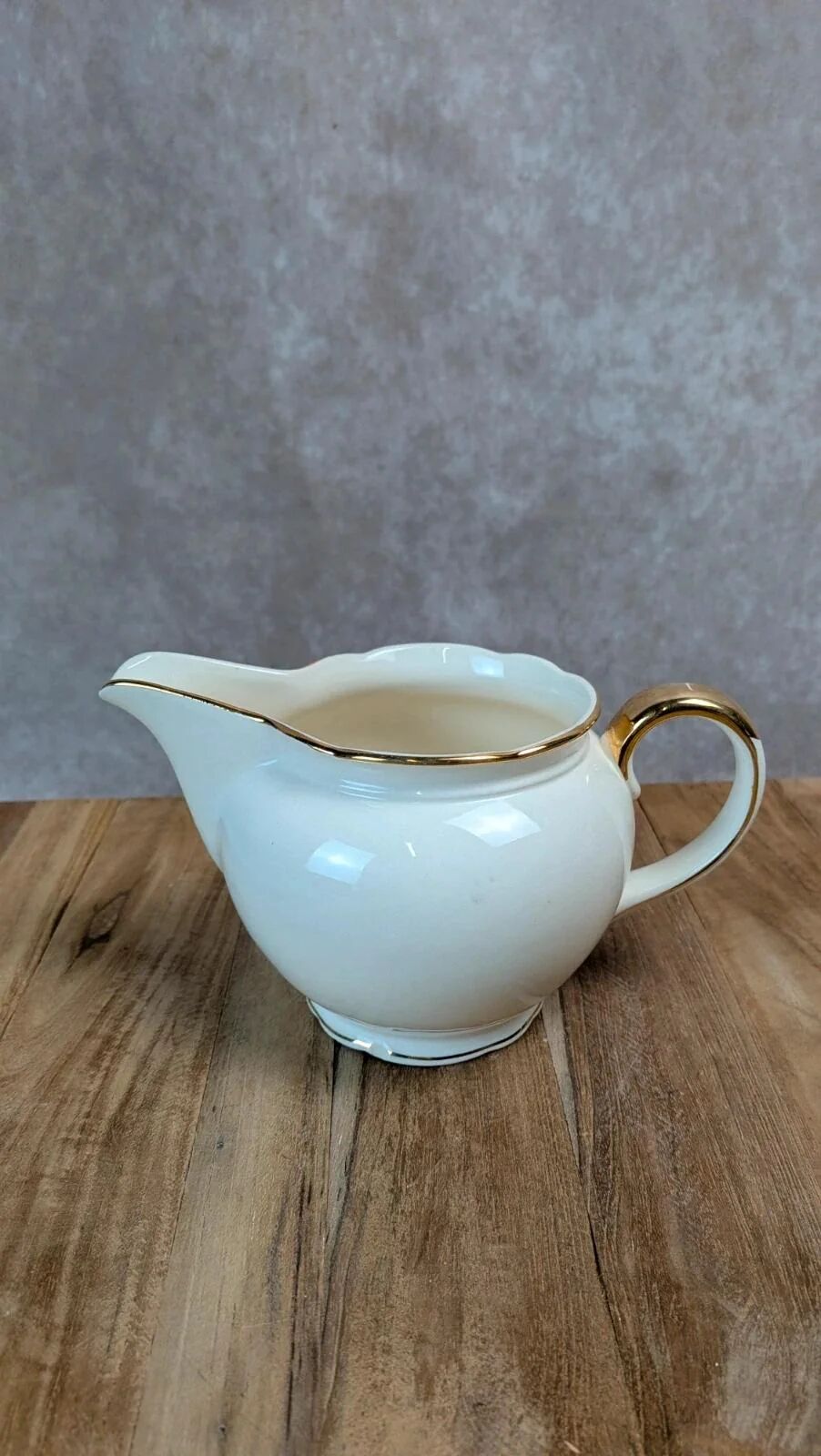 Small milk jug Villeroy & Boch with gold trim – vintage
