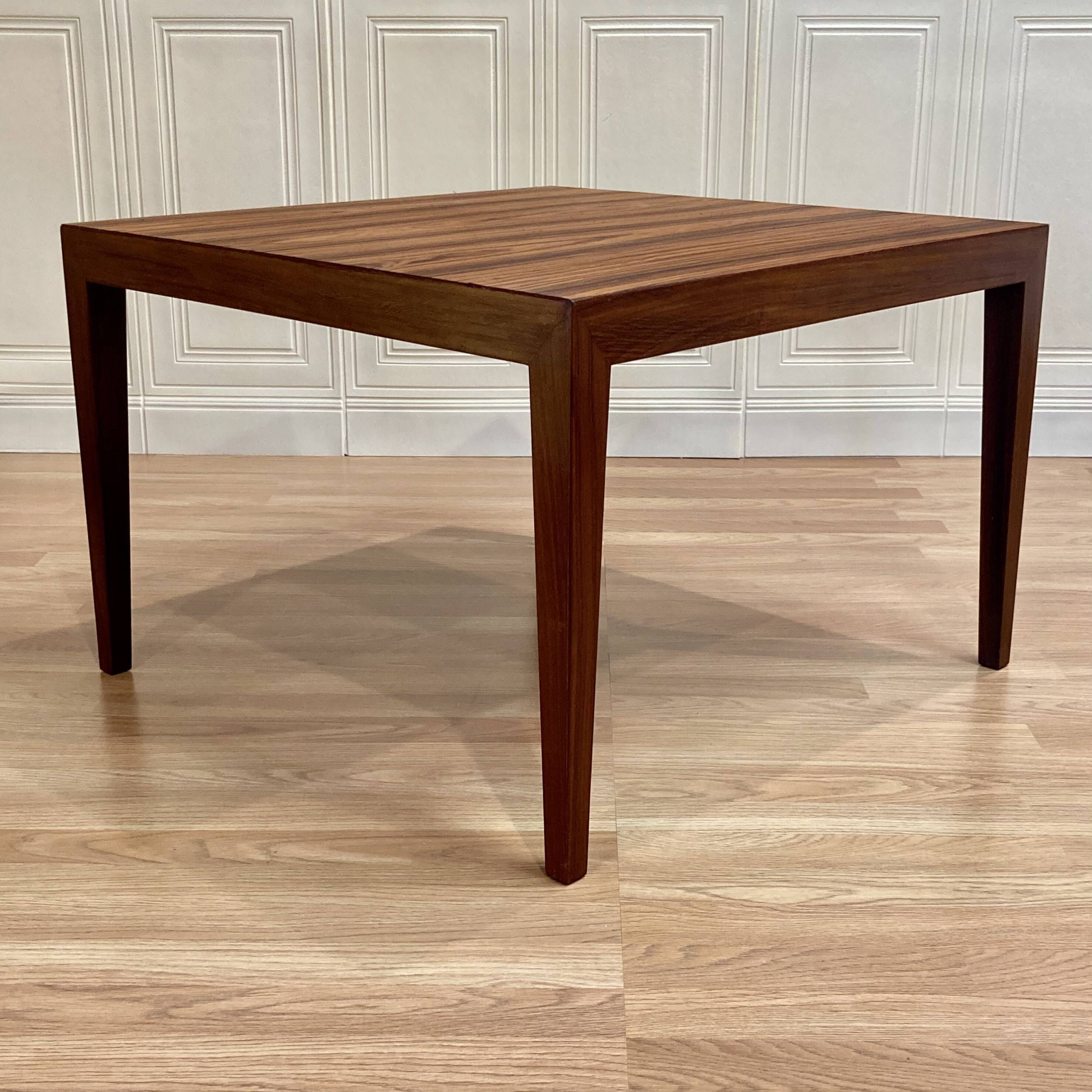TABLE BASSE DESIGN ET ESTAMPILLE SCANDINAVE "1950".