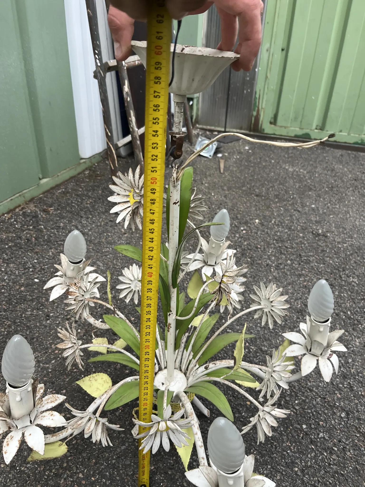 Large antique painted tin chandelier - Floral decoration with daisies and foliage.