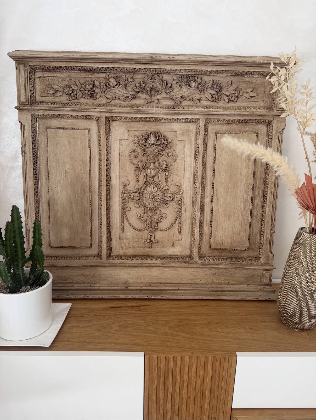 Antique carved wood panelling – Louis XVI style – Floral decoration