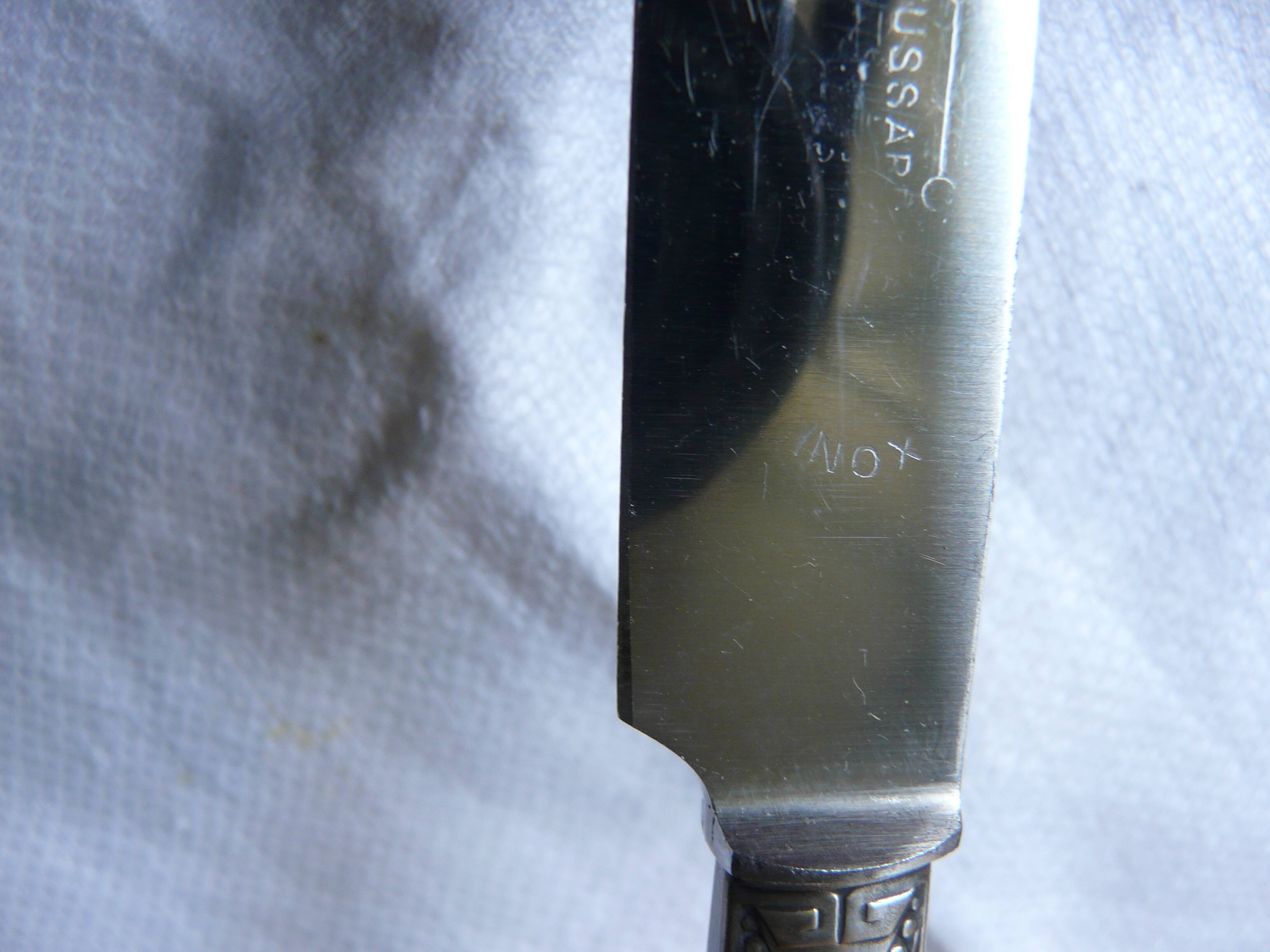 box of 12 stainless steel knives with bakelite handle and silver metal ferrule art decp