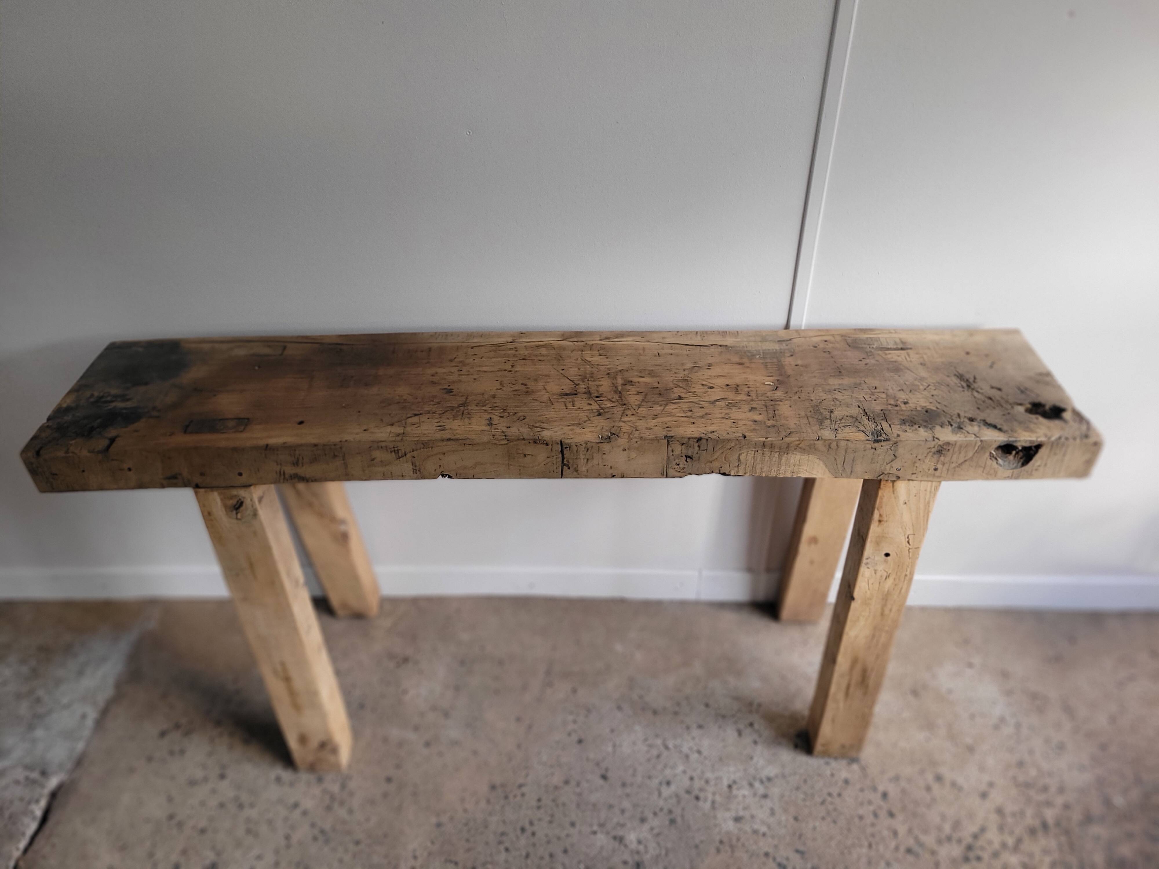 Artisanal workshop in solid wood