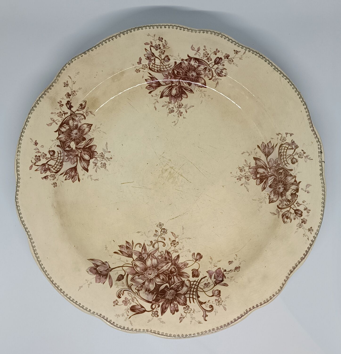 Round iron earth dish