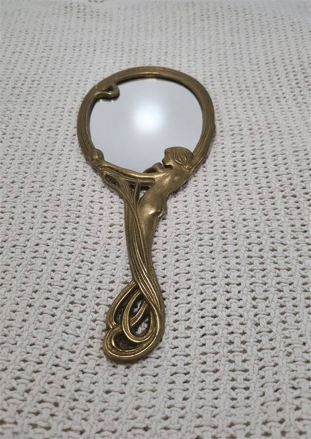 Hand mirror