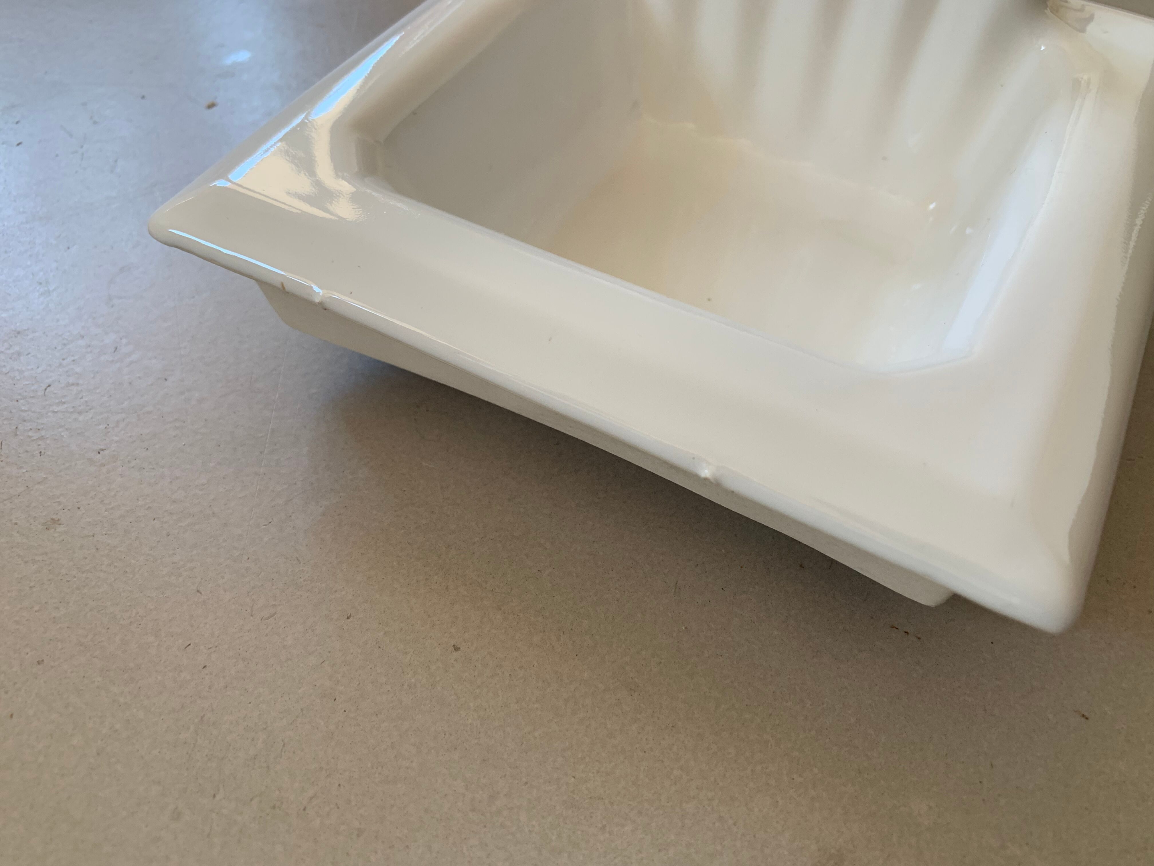 Built-in ceramic wall soap dish