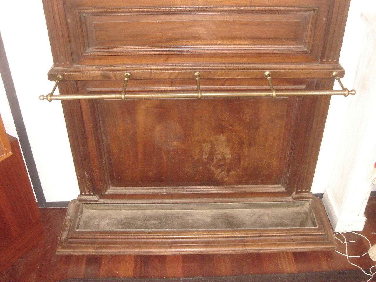 Castle cloakroom, Henry II wood