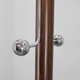 Porte-manteau italien en fer, plastique chromé et base en bois, années 1970