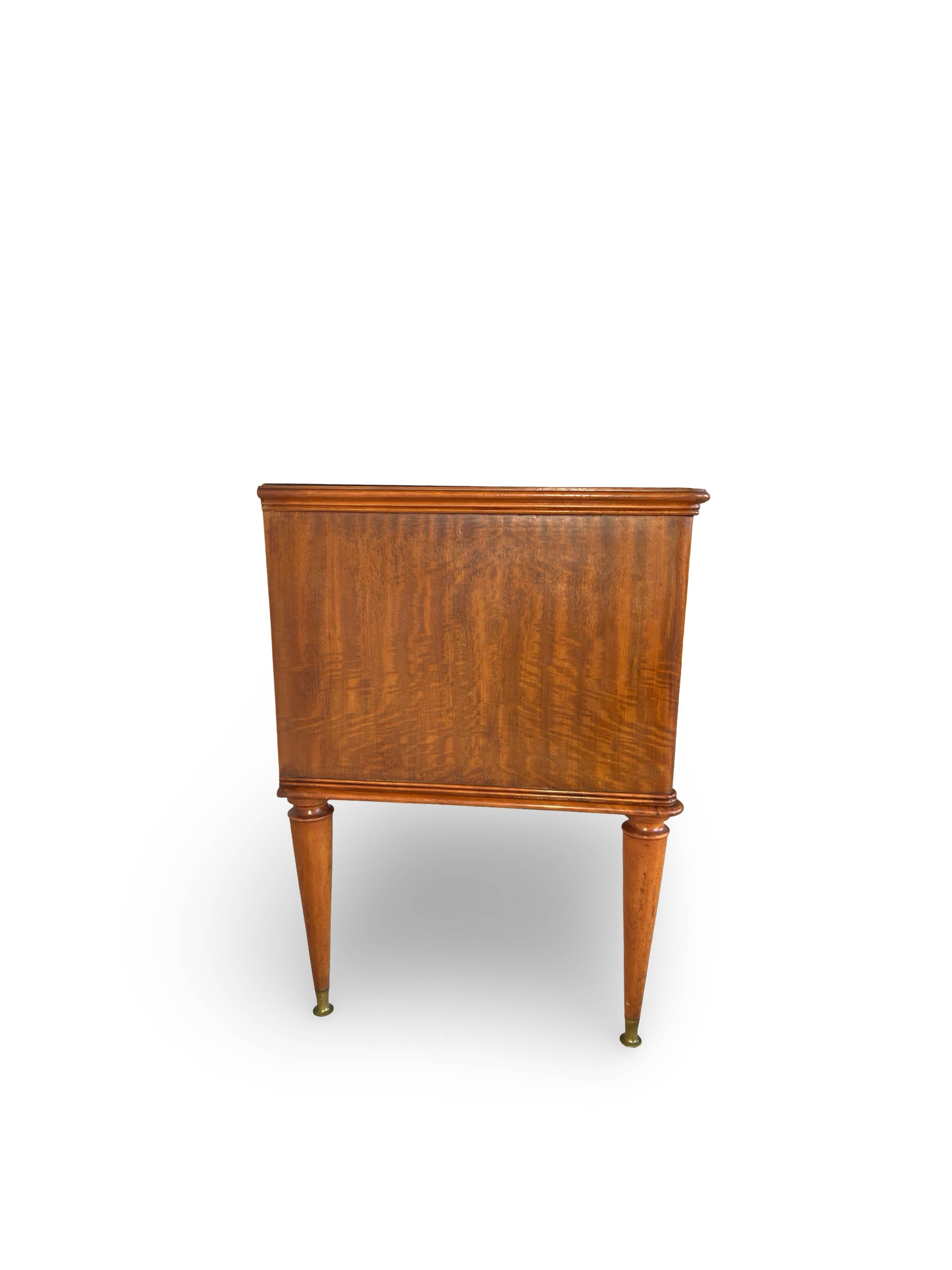 Une commode italienne vintage de style moderne du milieu du siècle