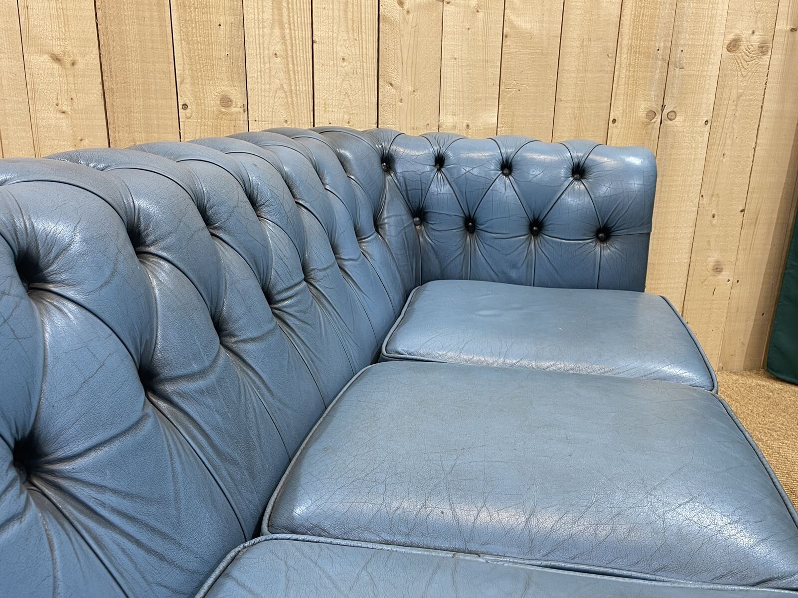 English Chesterfield 3-seater sofa in blue leather from the 1980s