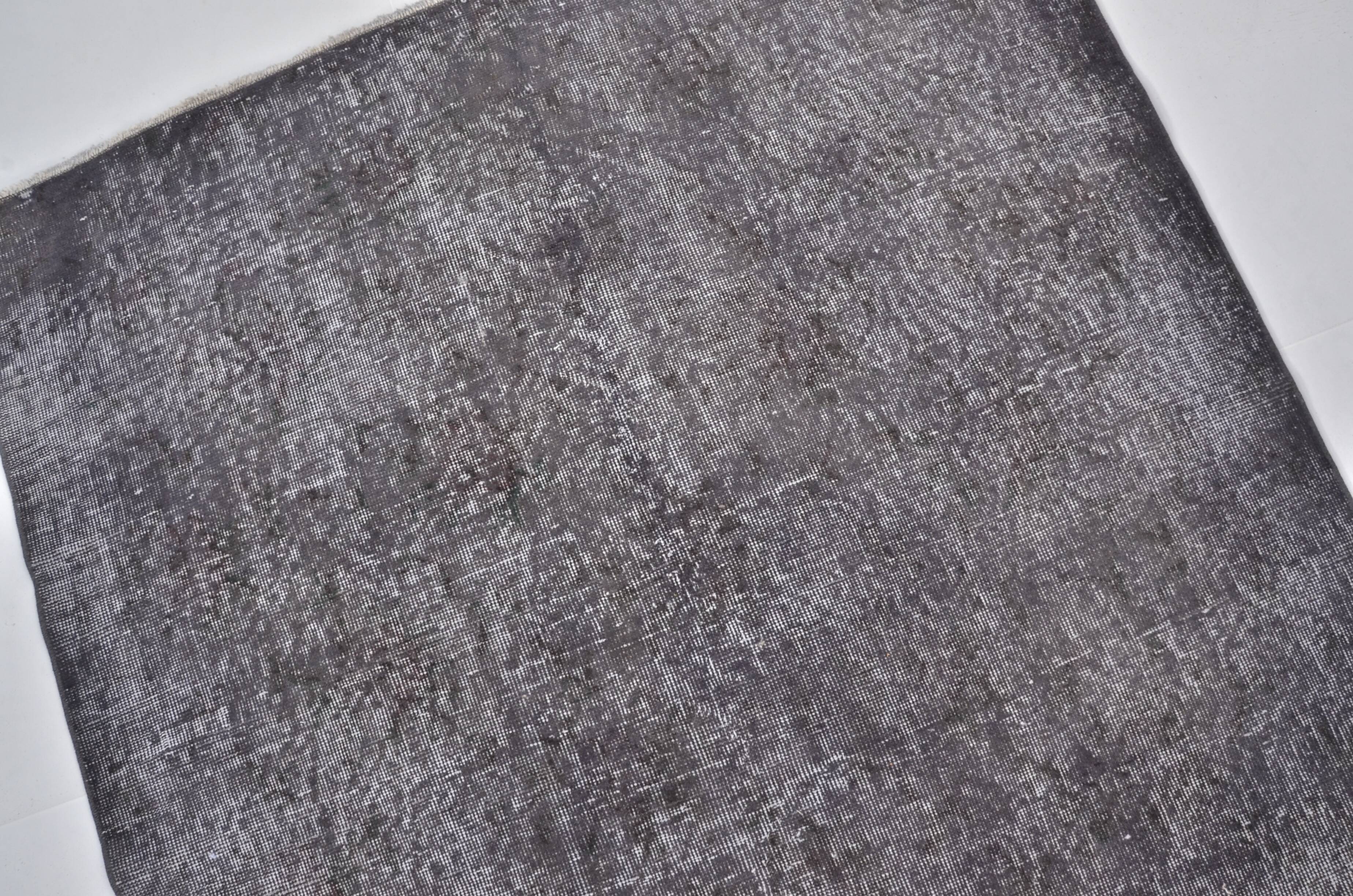 Tapis en laine grise