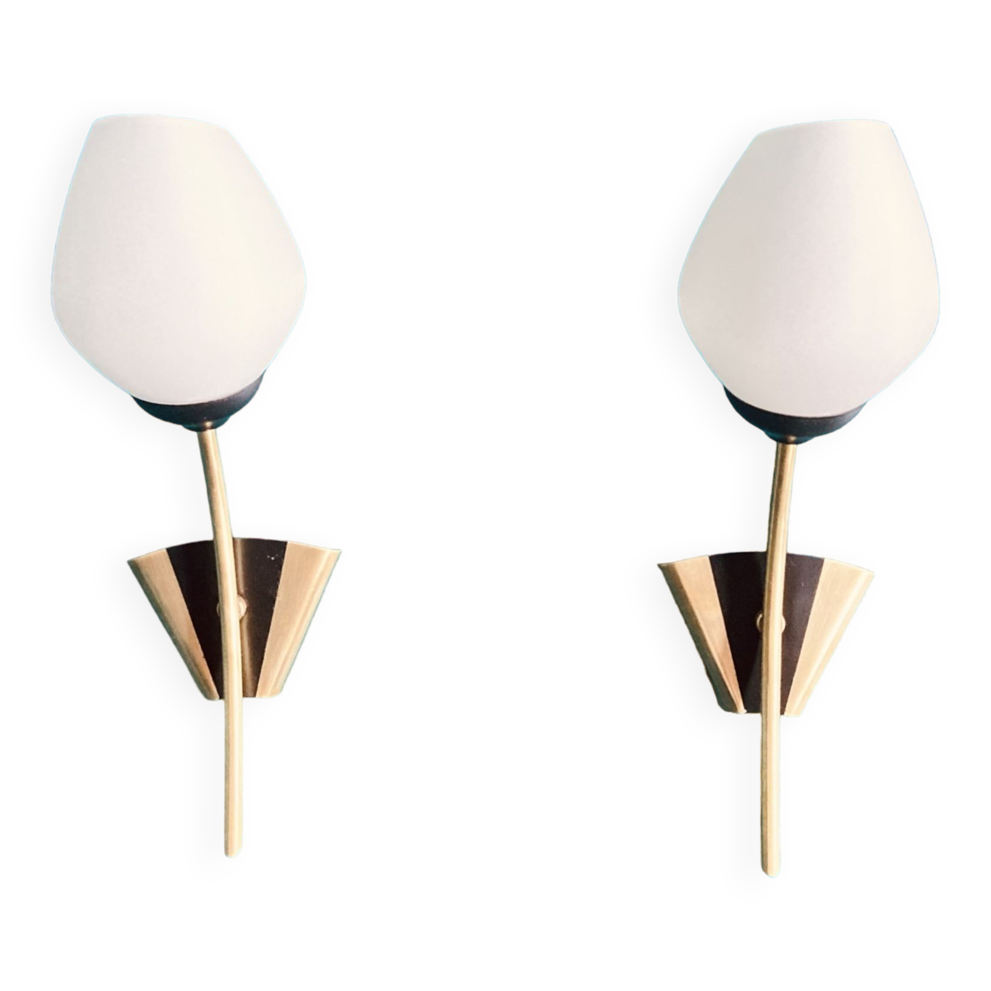 Old pair of brass wall lights and opaline glass globes 50s/60s vintage decoration