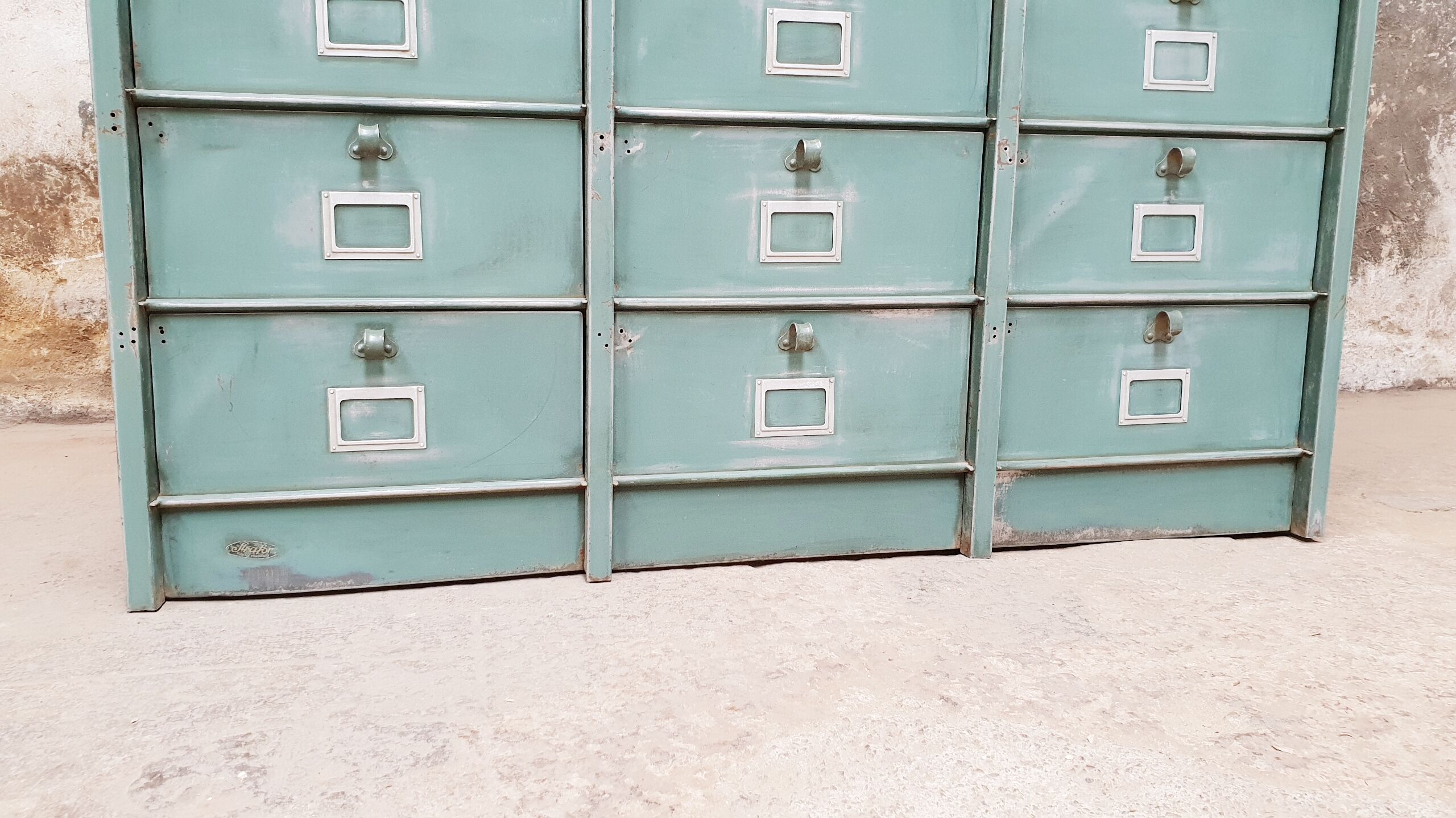 Strafor valve cabinet