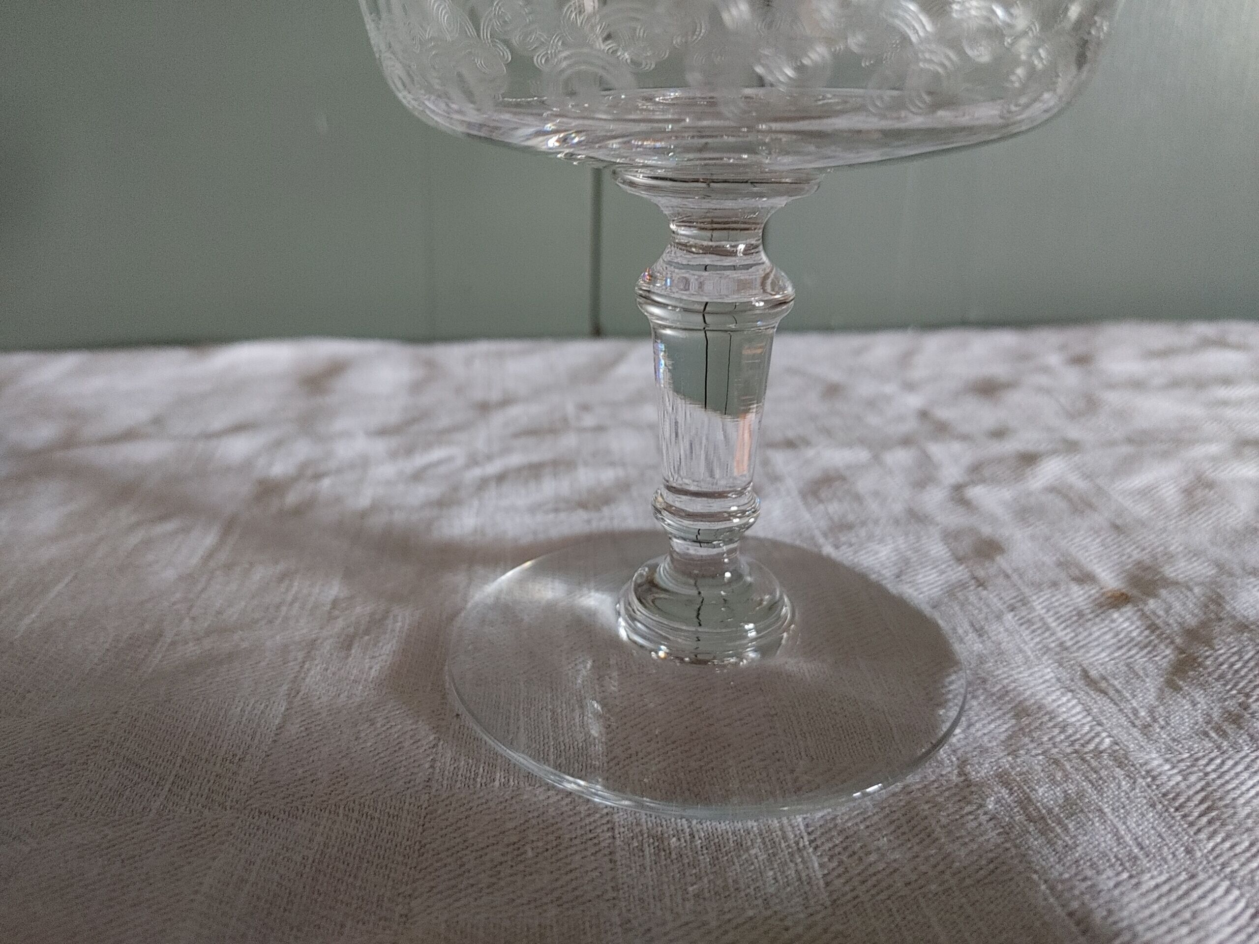 2 Coupes à champagne en cristal de Baccarat beau modèle gravé vers 1900