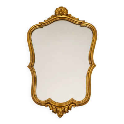 Miroir mural en bois doré style Louis XV, décor rocaille à coquille, circa