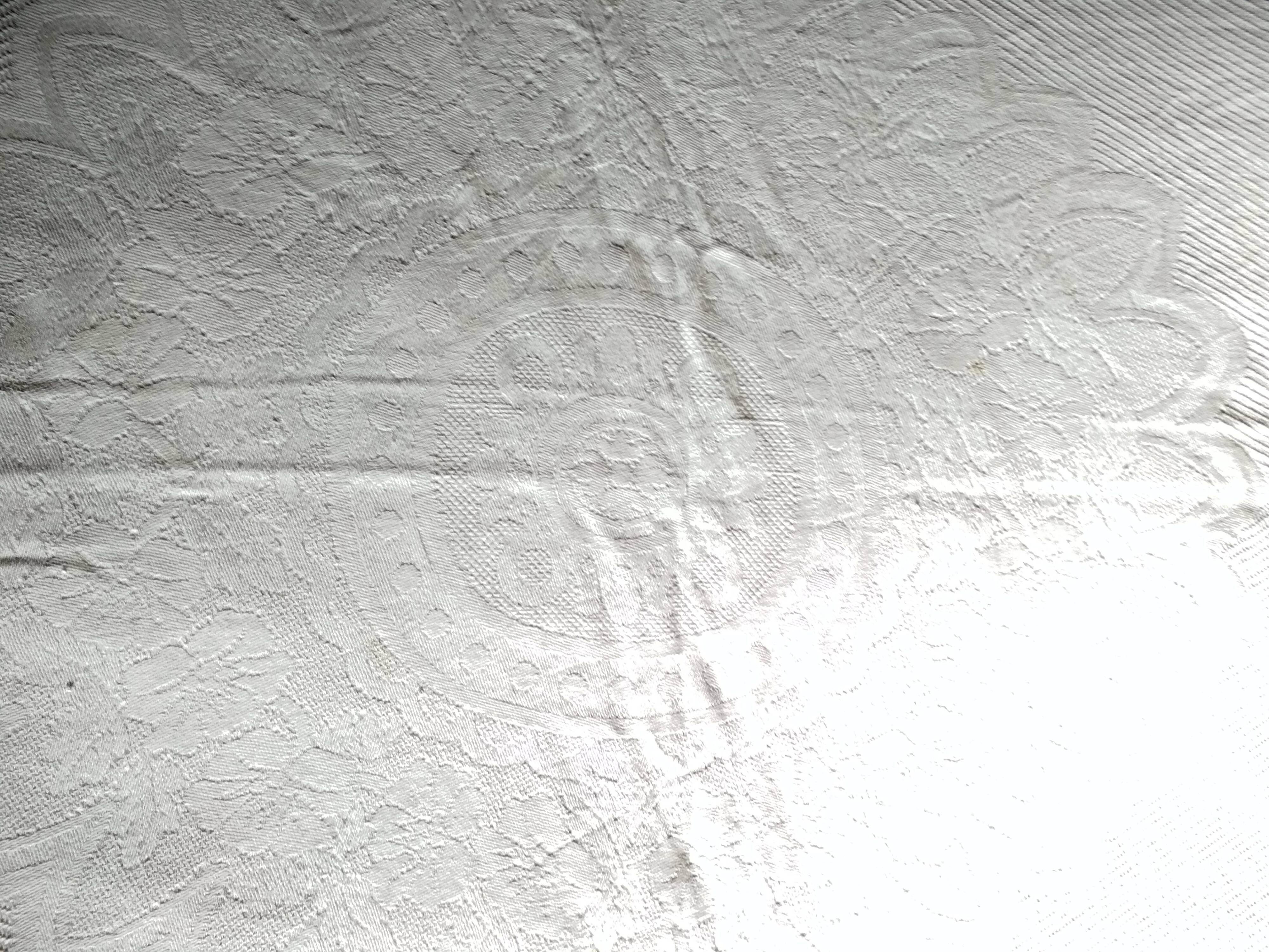 Bedspread in woven white cotton, double bed