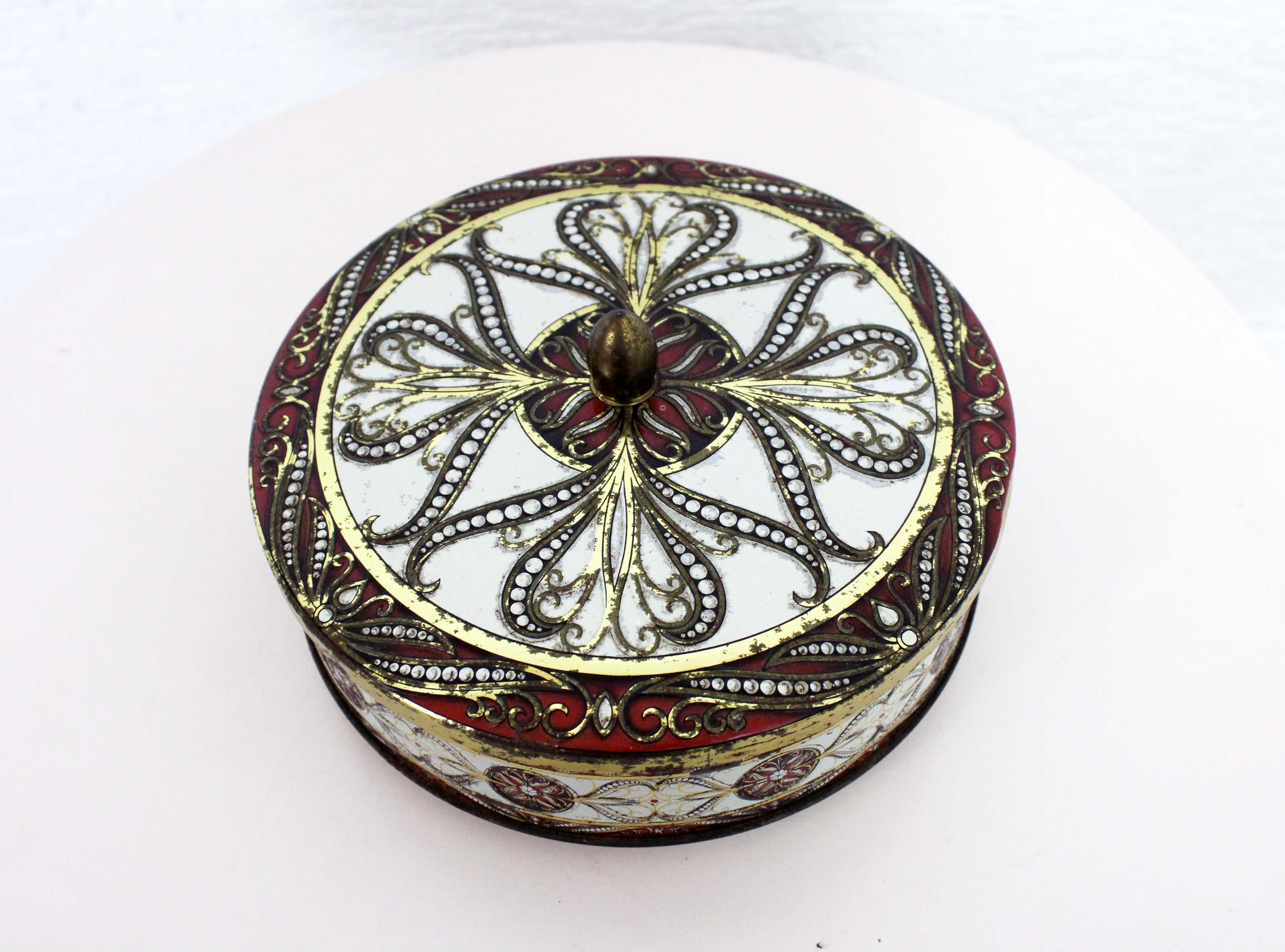 Old delacre box, art nouveau