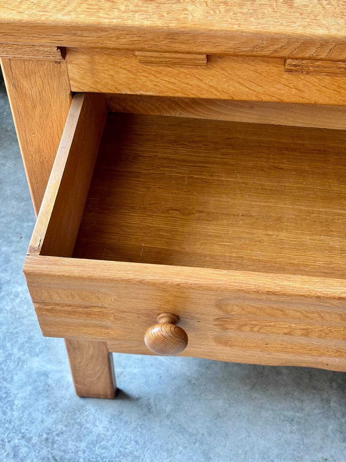 Commode ancienne en chêne massif, esprit Arts & Crafts