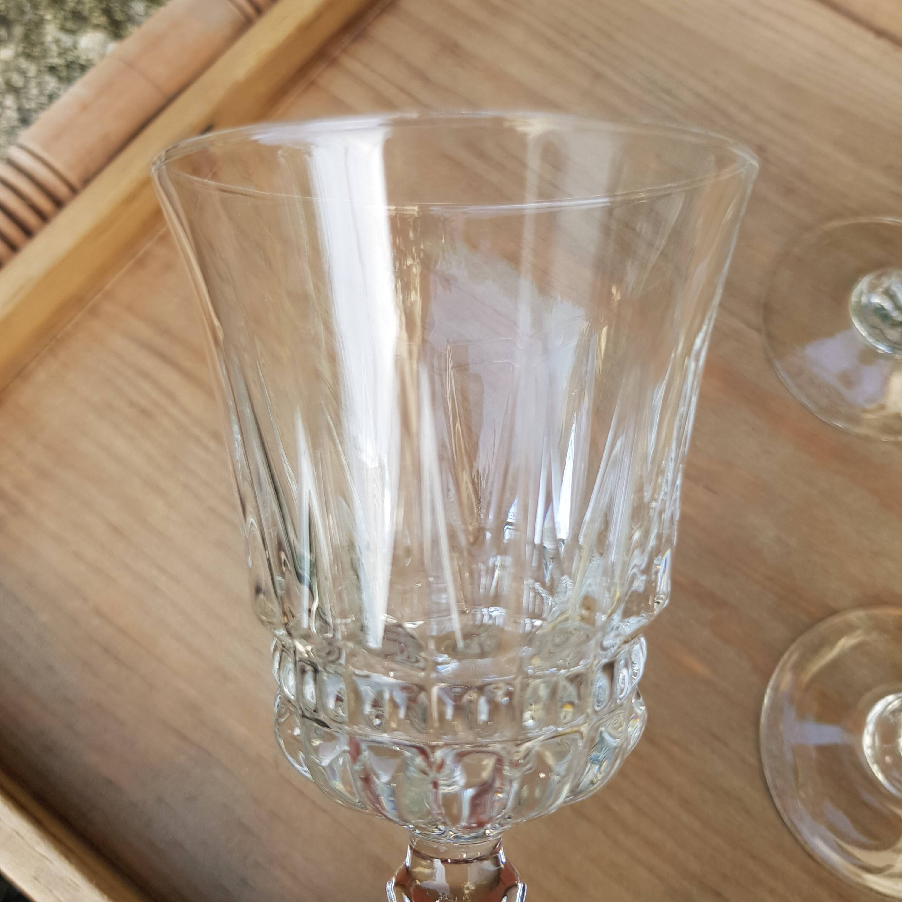 4 stemmed glasses