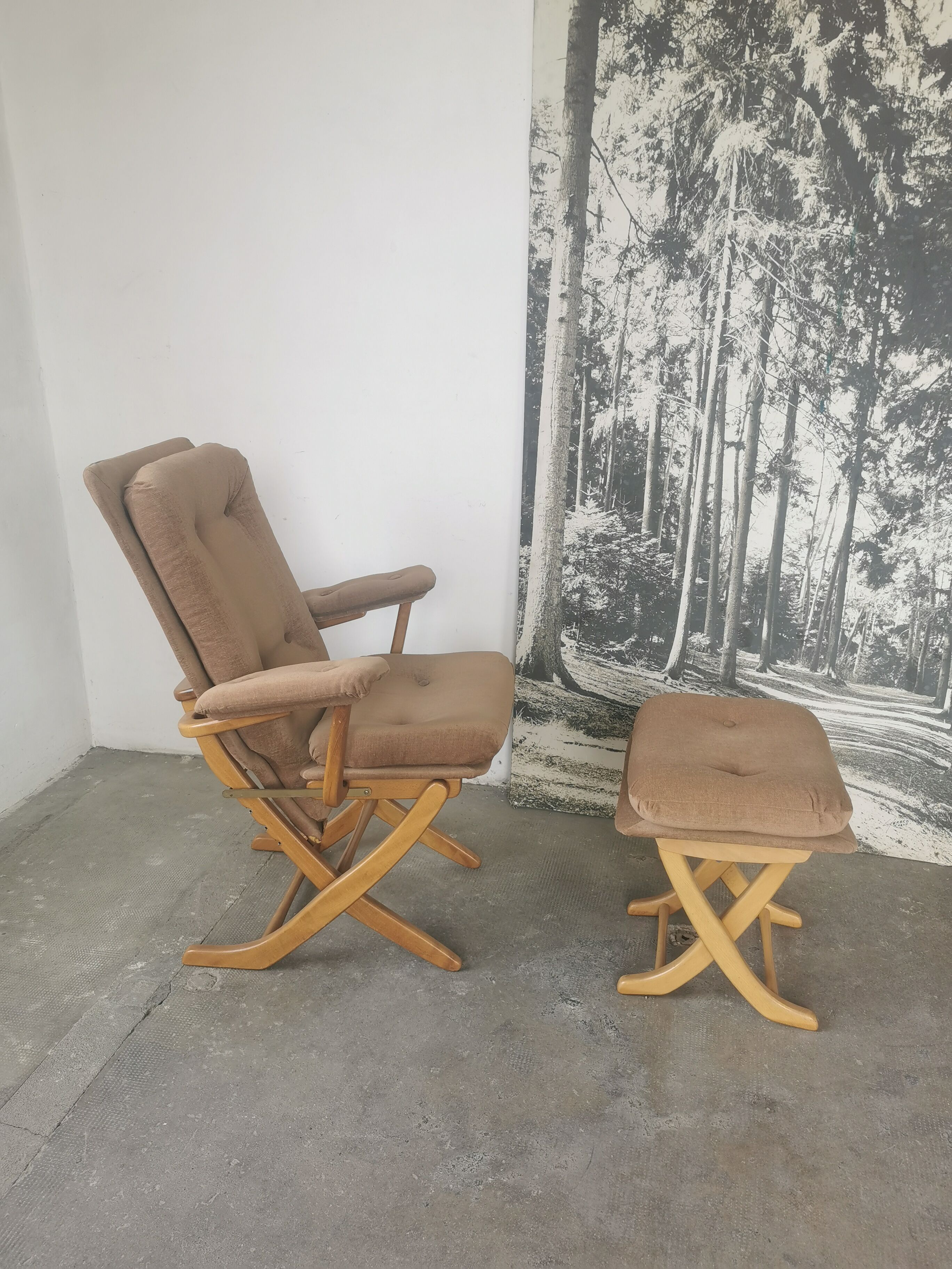 Relax armchair and its velvet ottoman from the 70s /80