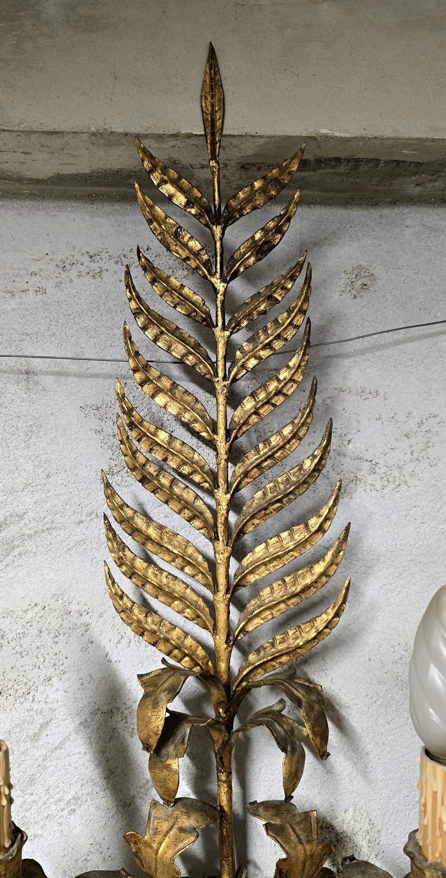 Paire de grandes appliques dorées 1950