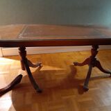 Table basse de style anglais en if pied à réparer avec plaque de verre de protection