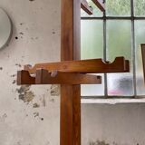 Patère wears pine coat 70