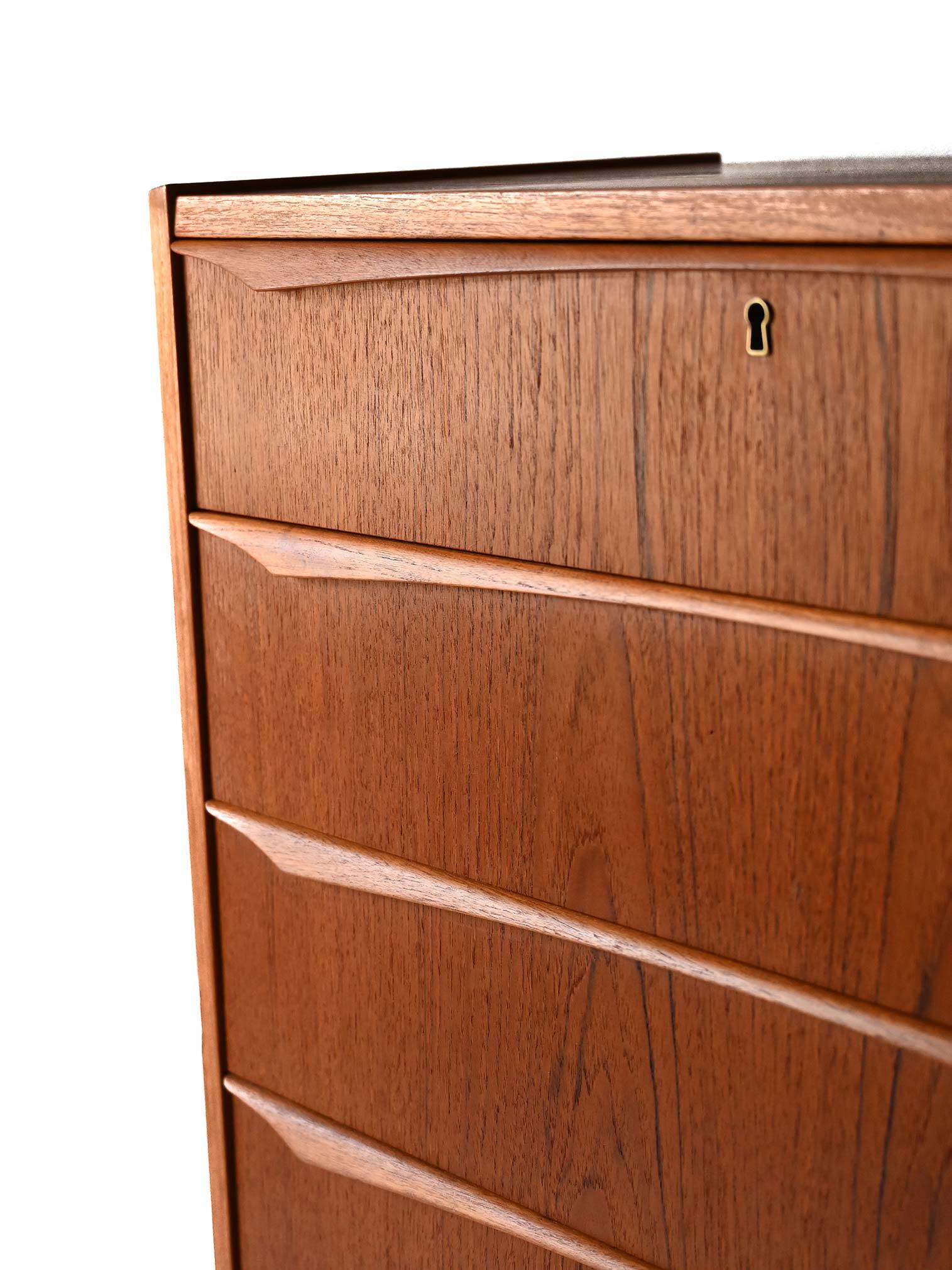 Scandinavian teak chest of drawers with 6 drawers from the 1950s/60s